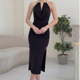 Siyah Gold Aksesuarlı Degaje Yaka Yırtmaçlı Midi Boy Elbise