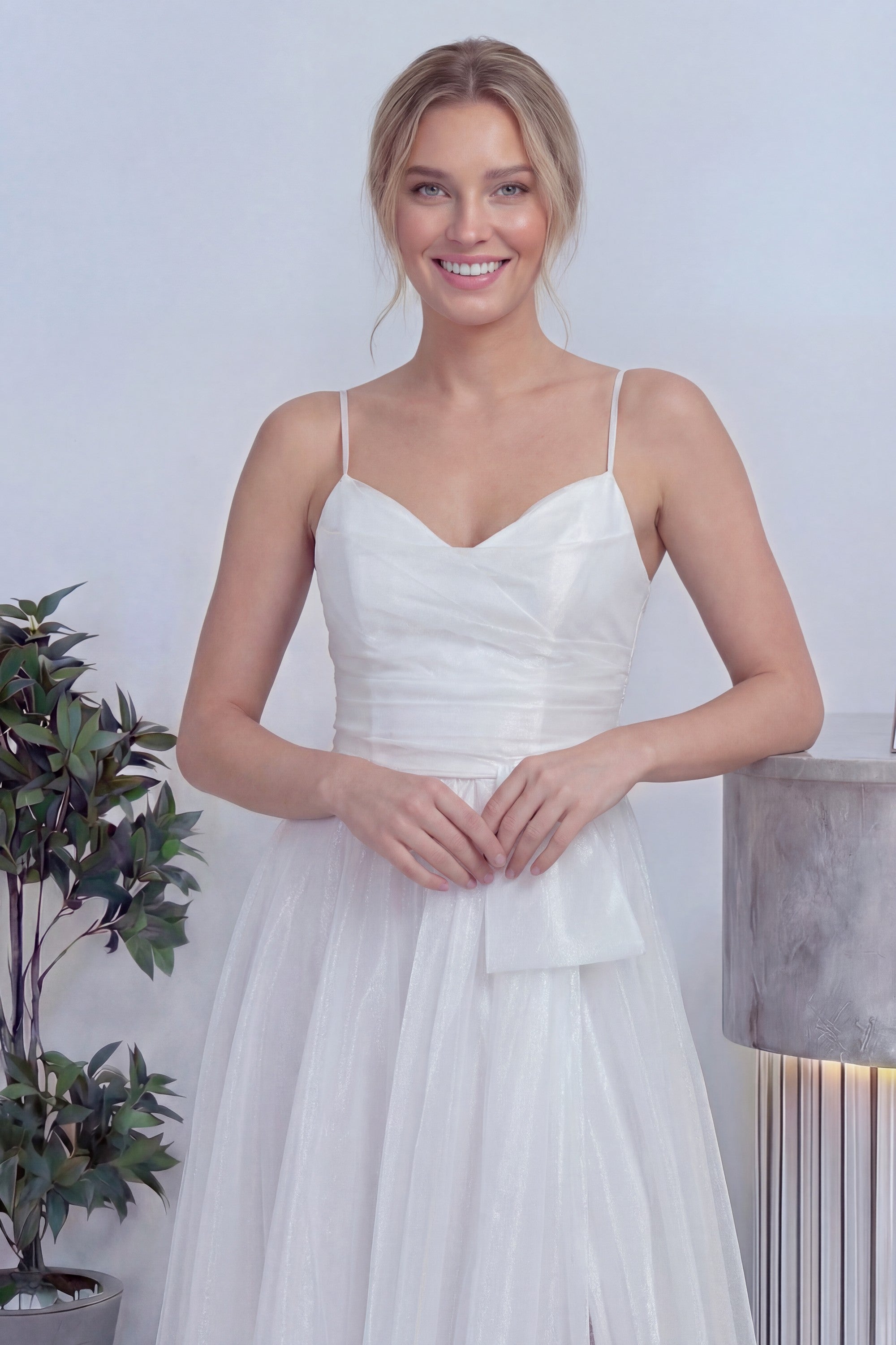 Kadın Beyaz Askılı Yırtmaçlı Nikah Abiye Elbise