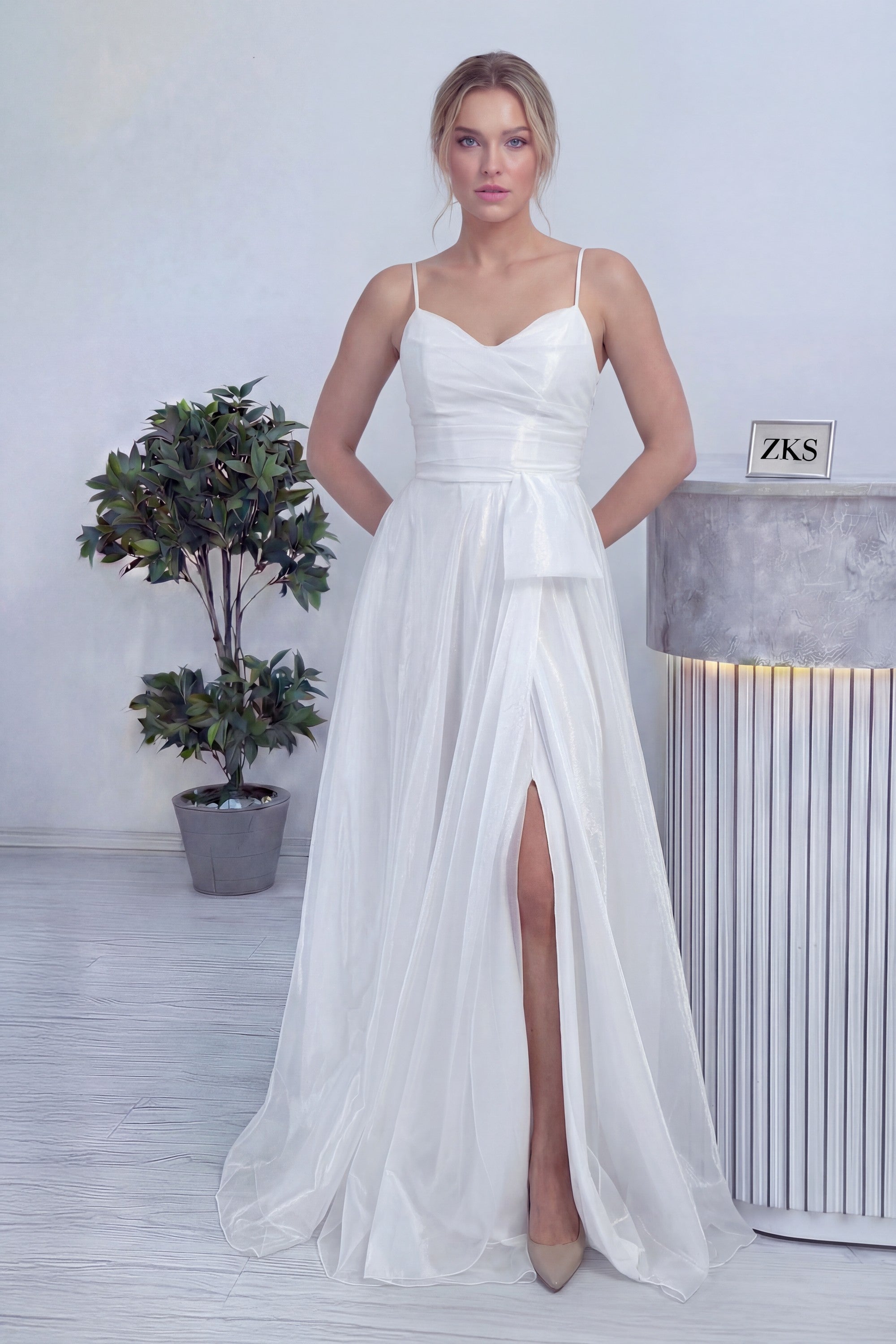 Kadın Beyaz Askılı Yırtmaçlı Nikah Abiye Elbise