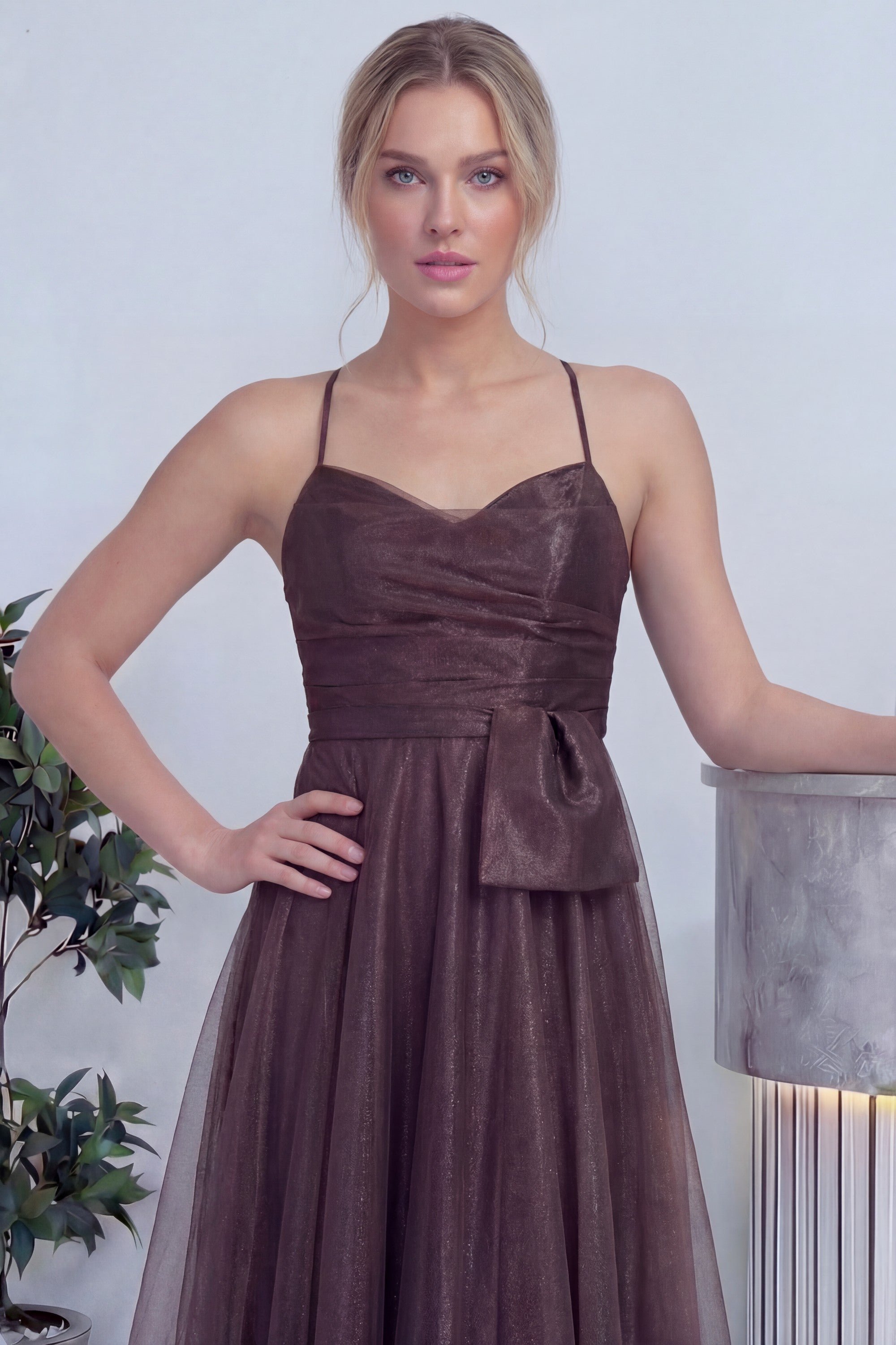 Kadın Kahverengi Askılı Yırtmaçlı Abiye Elbise 