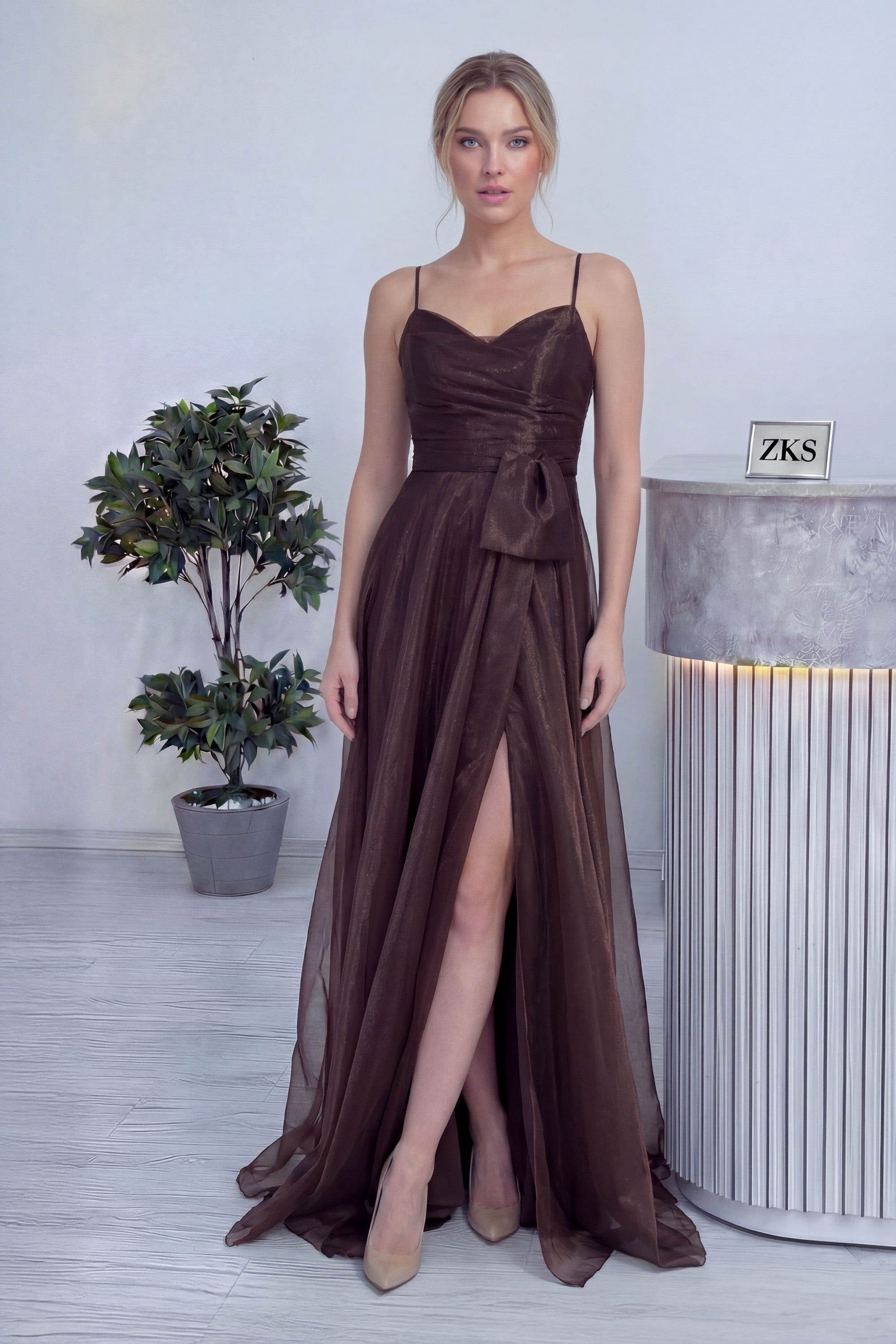 Kadın Kahverengi Askılı Yırtmaçlı Abiye Elbise 