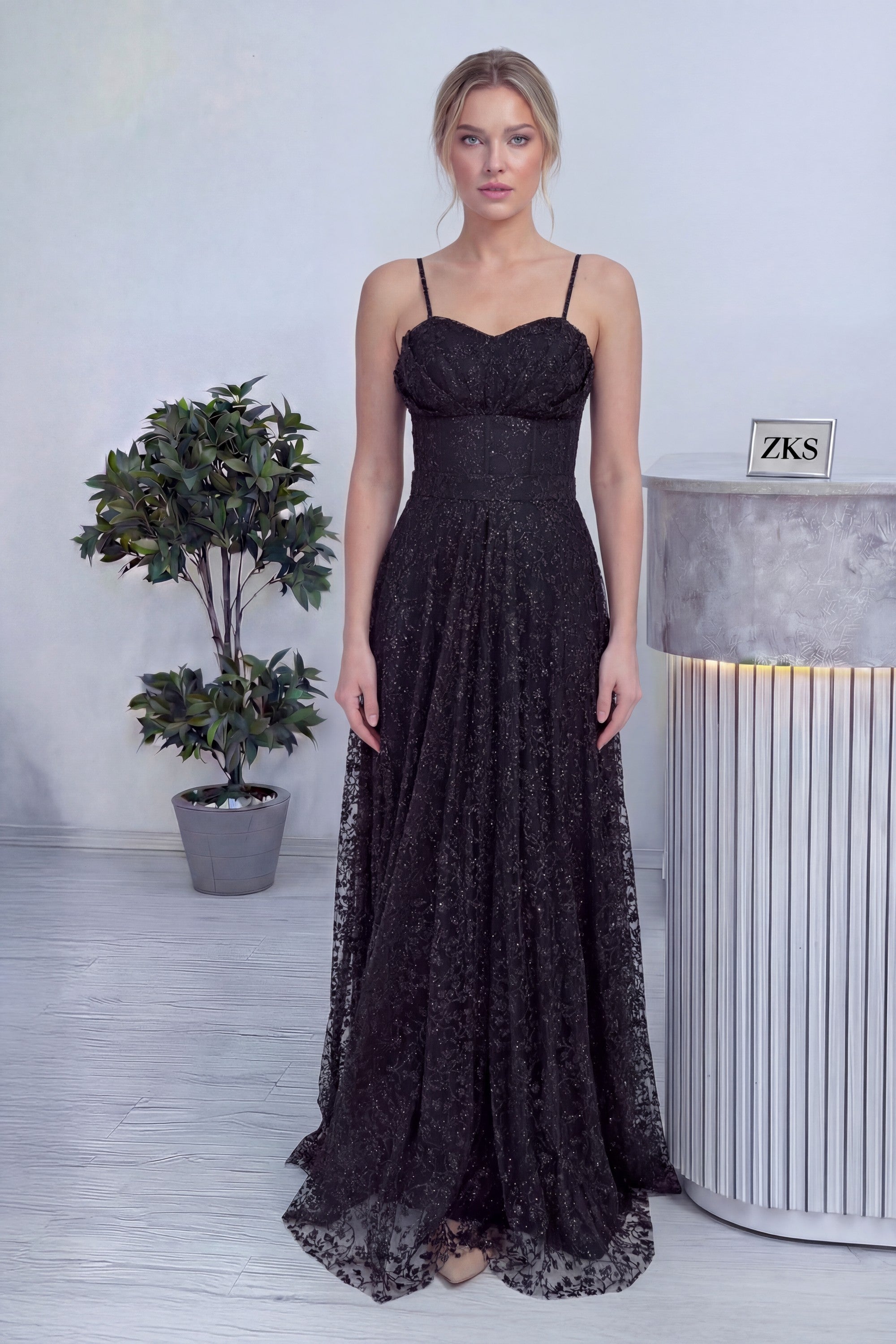 Siyah Askılı Transparan Simli Dantelli Abiye Elbise