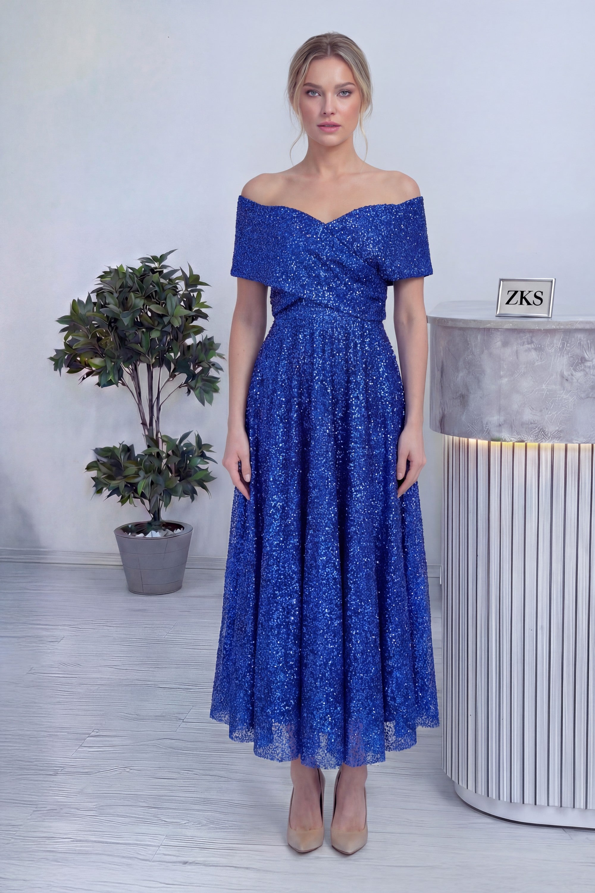 Saks Düşük Omuz Pullu Midi Boy Abiye Elbise