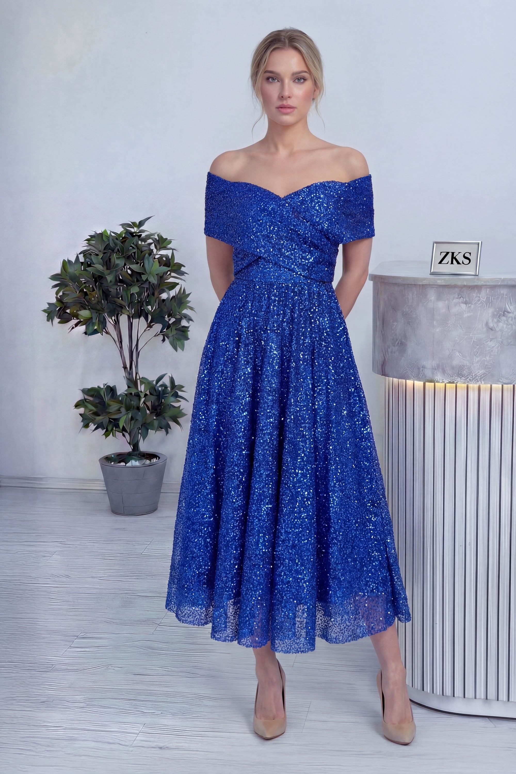 Saks Düşük Omuz Pullu Midi Boy Abiye Elbise