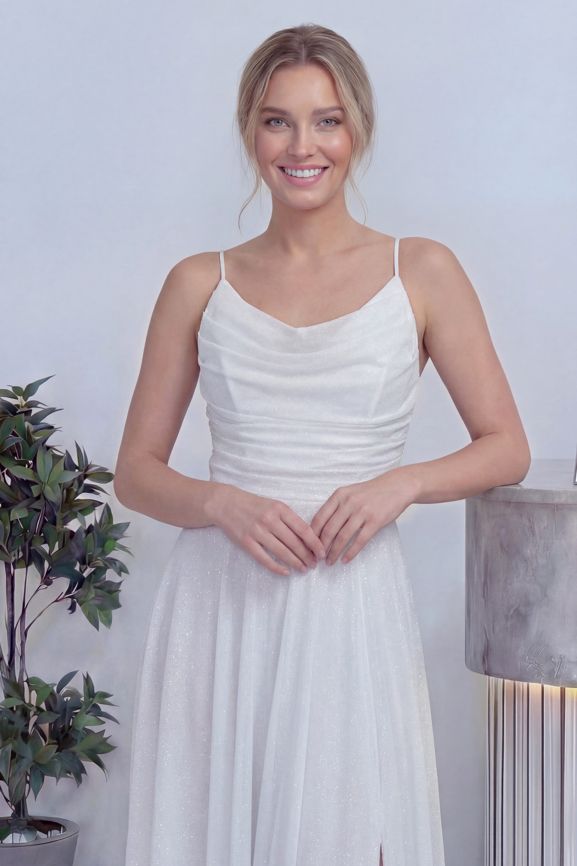 Beyaz Askılı Ön Drapeli Yırtmaçlı Simli Nikah Abiye Elbise 