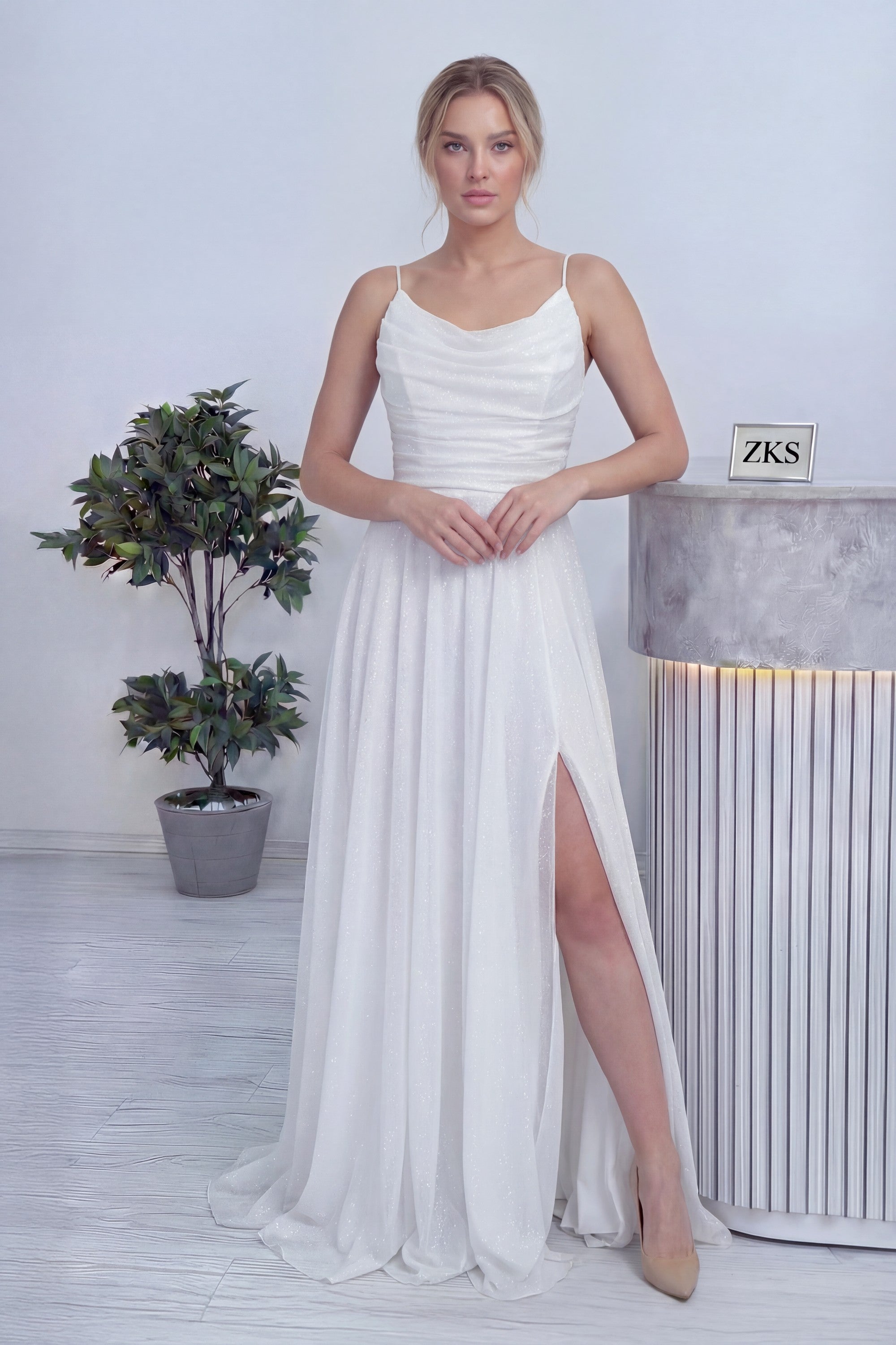 Beyaz Askılı Ön Drapeli Yırtmaçlı Simli Nikah Abiye Elbise 