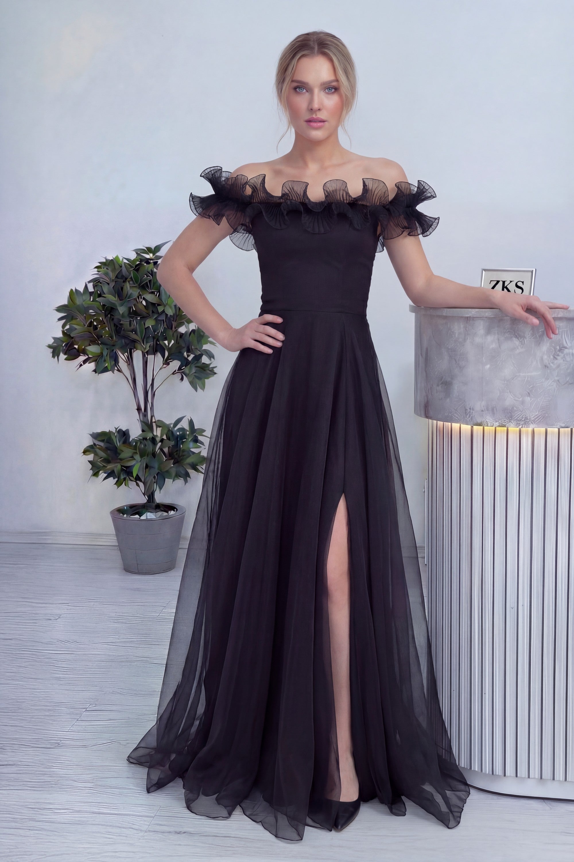 Kadın Siyah Volanlı Düşük Omuz Abiye Elbise 