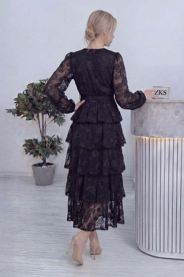 Siyah Çiçek Desenli Kat Kat Volanlı Kuşaklı Elbise