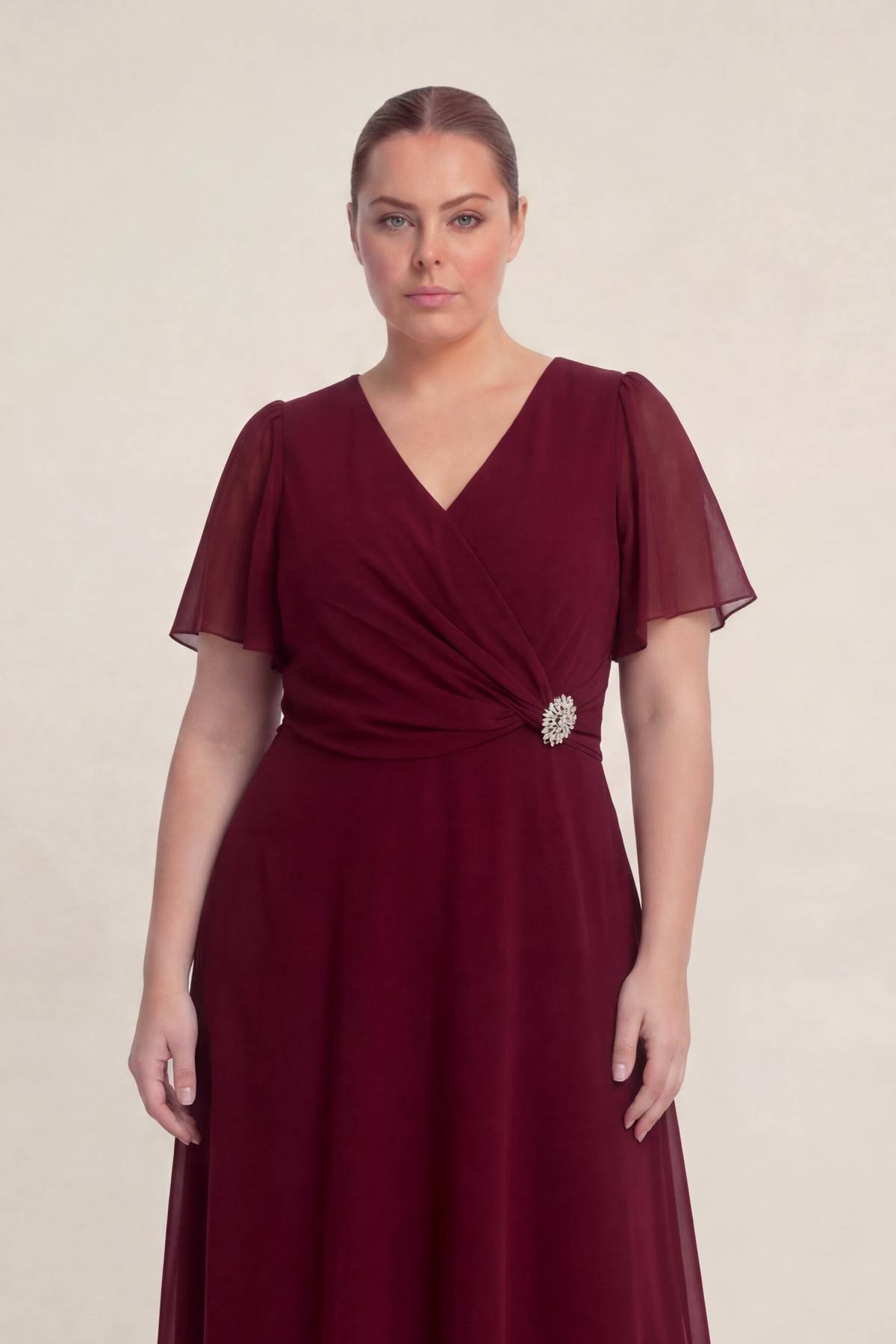 Büyük Beden Bordo Şifon Midi Abiye – Kruvaze Broş Detaylı