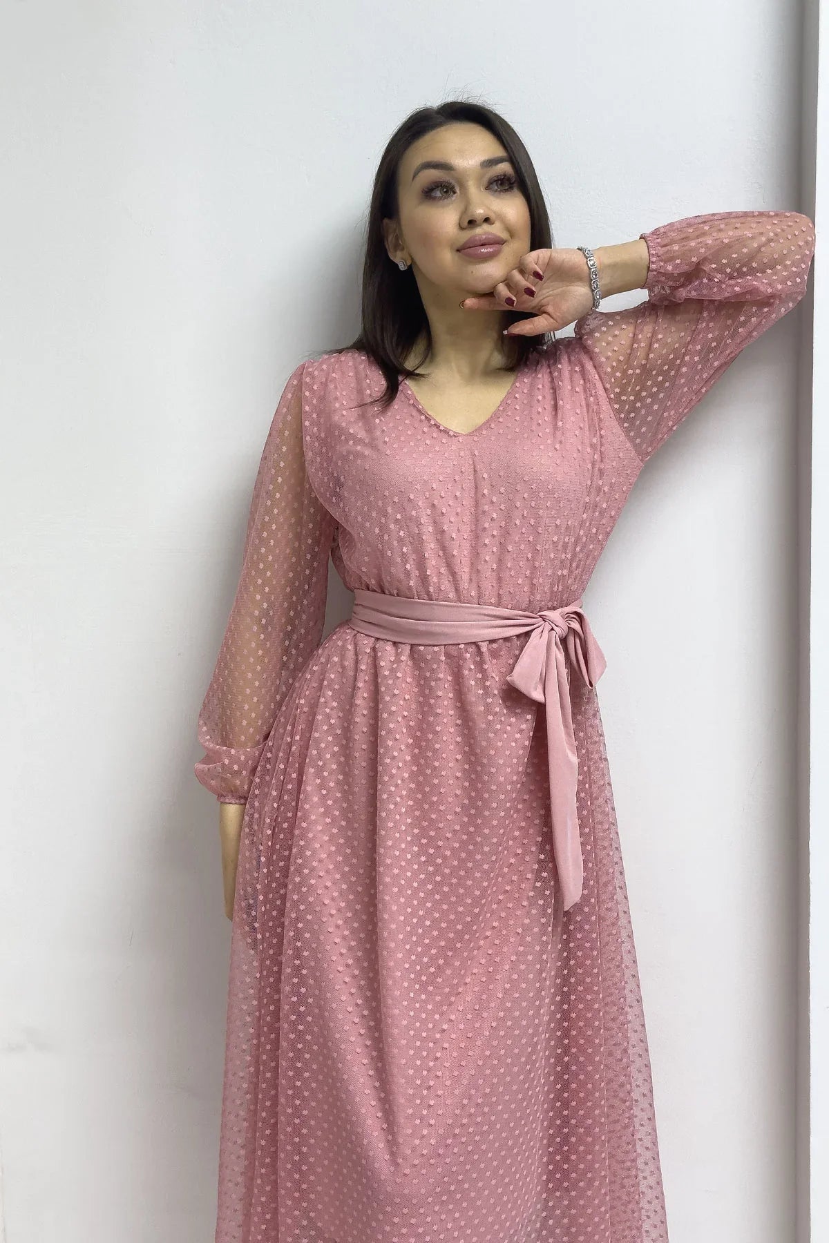 Pembe Puantiyeli Kuşaklı V Yaka Kloş Elbise

