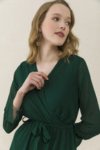 Zümrüt Yeşili Kruvaze kısa boy uzun kollu kuşaklı elbise  yakın detay