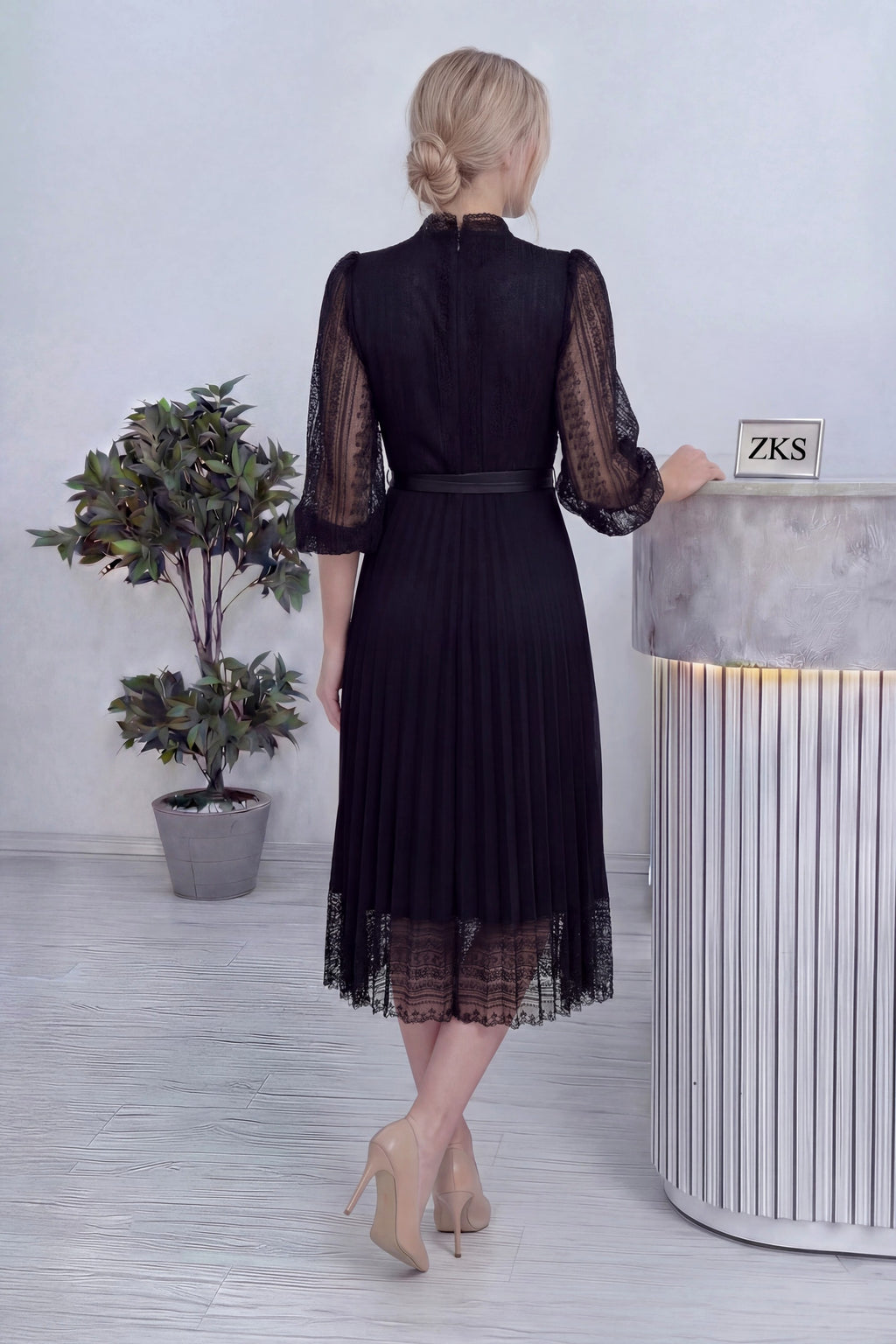 Siyah Boyundan Bağlamalı Fransız Güpür Piliseli Abiye Elbise