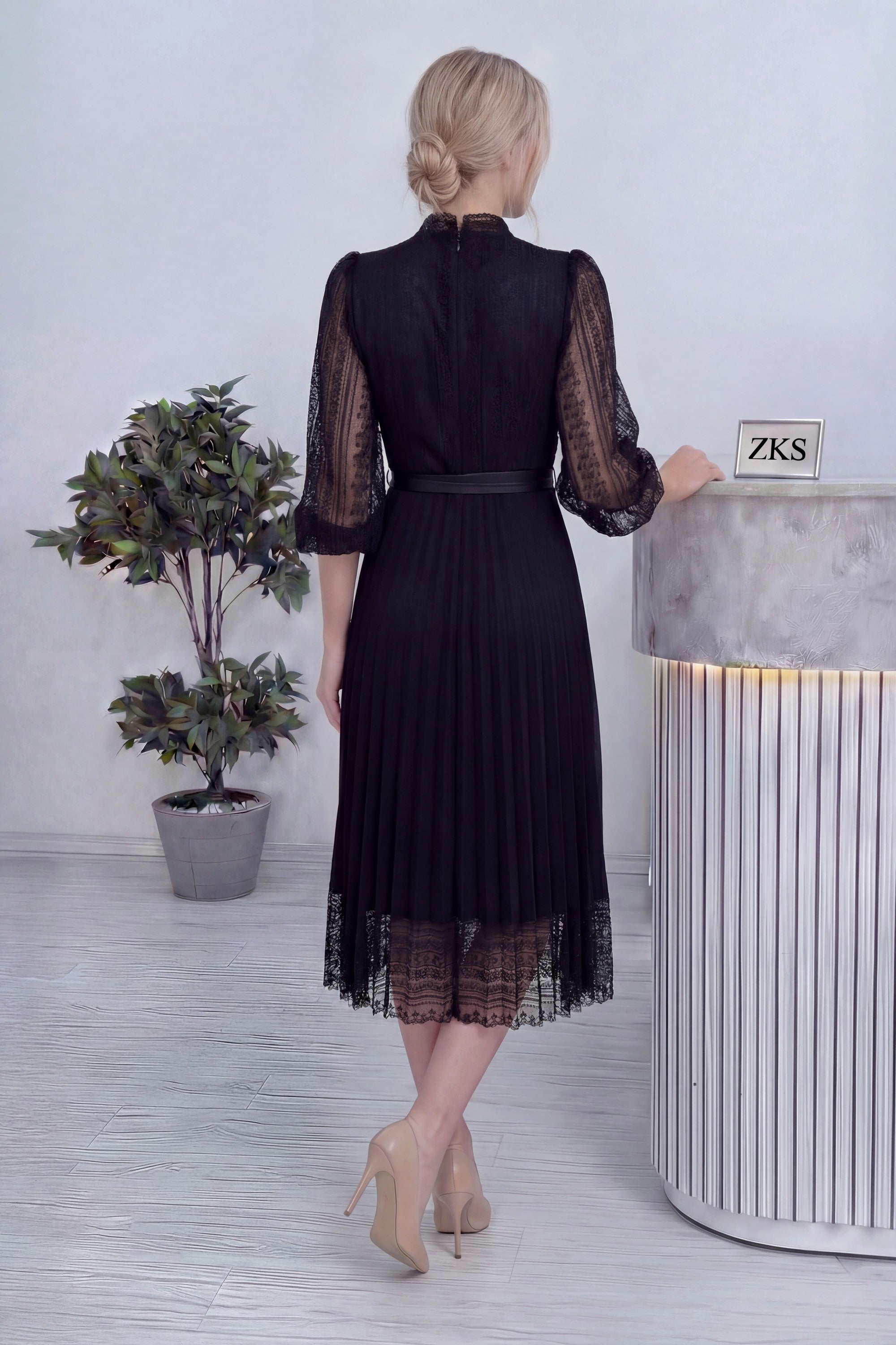 Siyah Boyundan Bağlamalı Fransız Güpür Piliseli Abiye Elbise