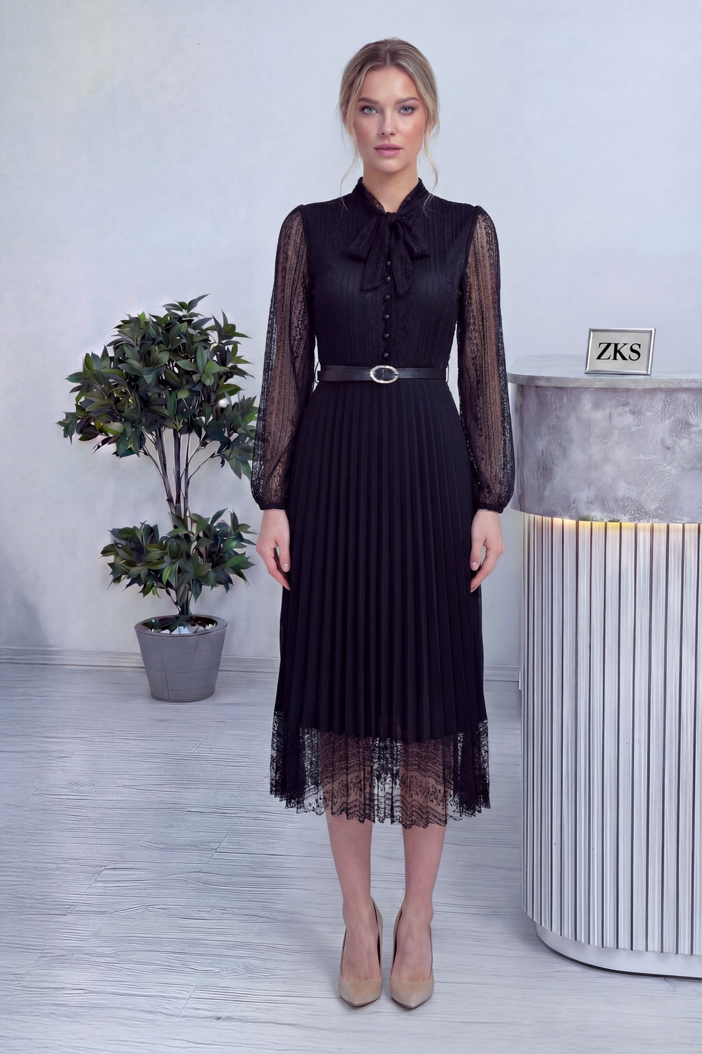 Siyah Boyundan Bağlamalı Fransız Güpür Piliseli Abiye Elbise