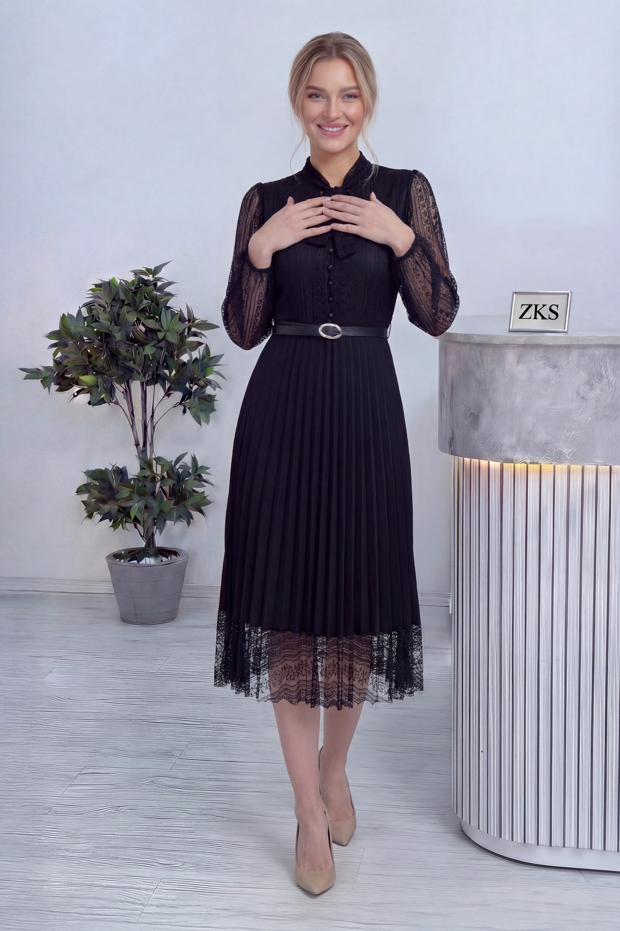 Siyah Boyundan Bağlamalı Fransız Güpür Piliseli Abiye Elbise