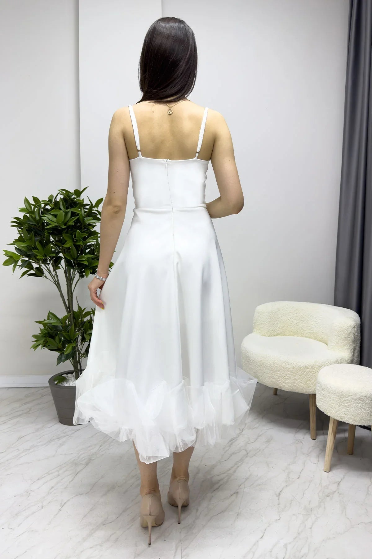 Beyaz Askılı Kloş Etek Ucu Tül Detay Midi Abiye Elbise