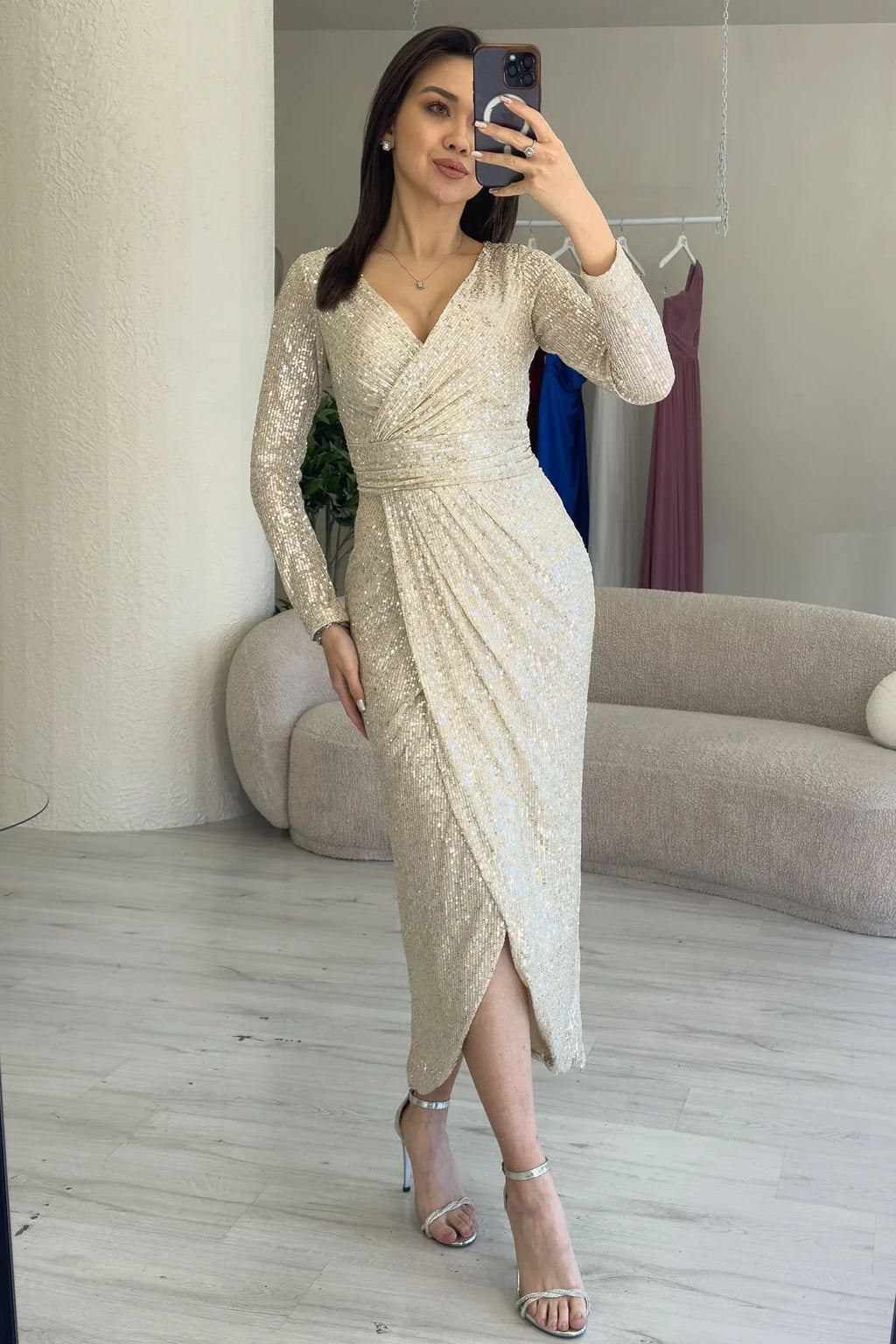 Bej  Kruvaze Yaka Payet Tasarım Uzun Kollu Abiye Elbise