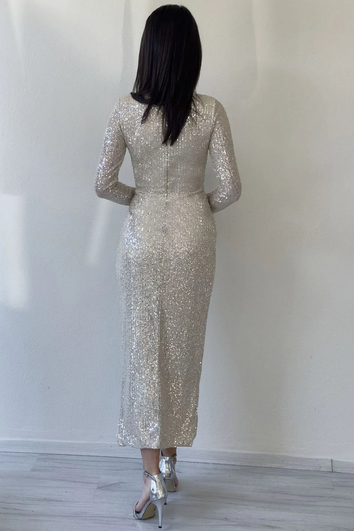 Bej  Kruvaze Yaka Payet Tasarım Uzun Kollu Abiye Elbise