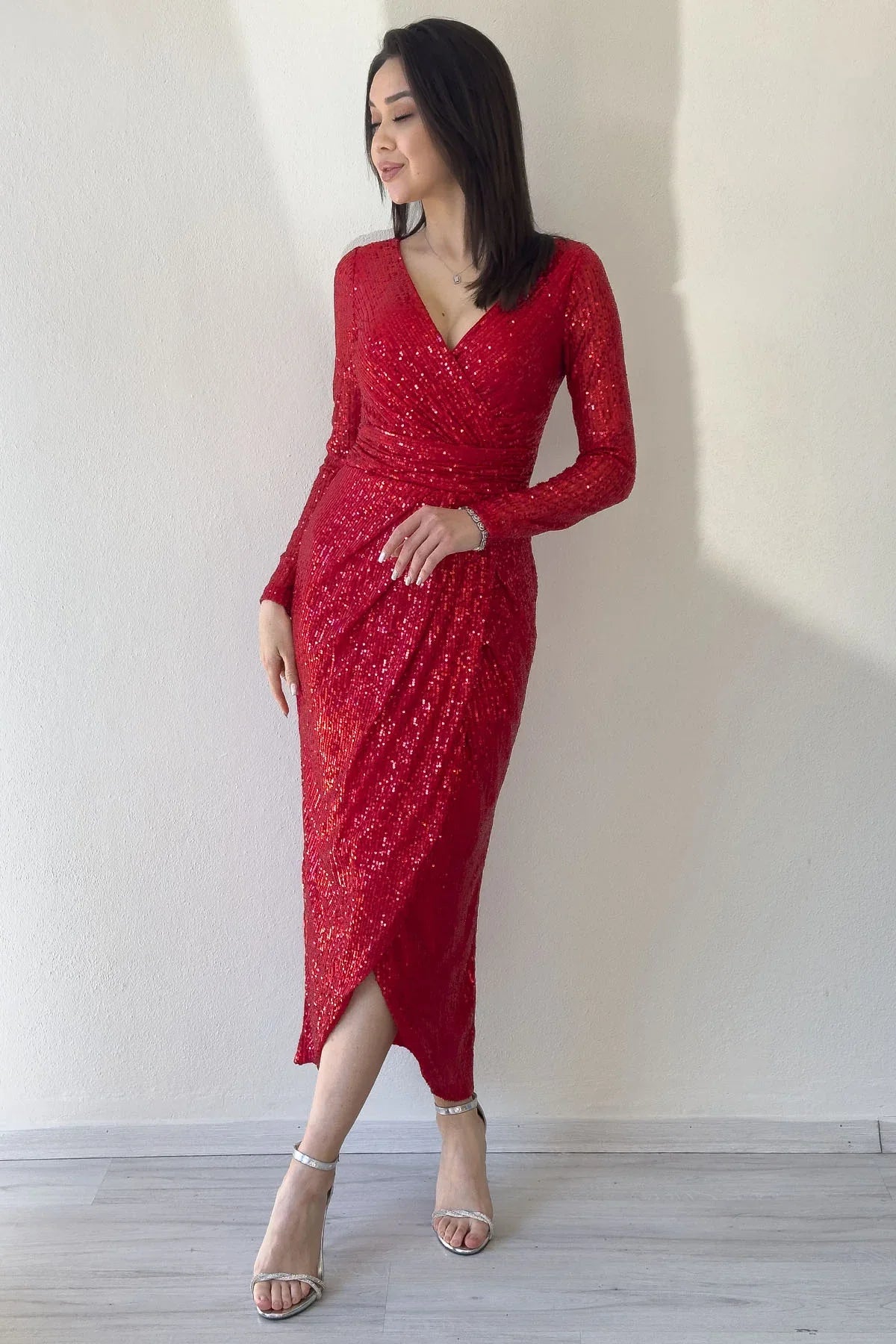 Kırmızı Kruvaze Yaka Payet Tasarım Uzun Kollu Abiye Elbise