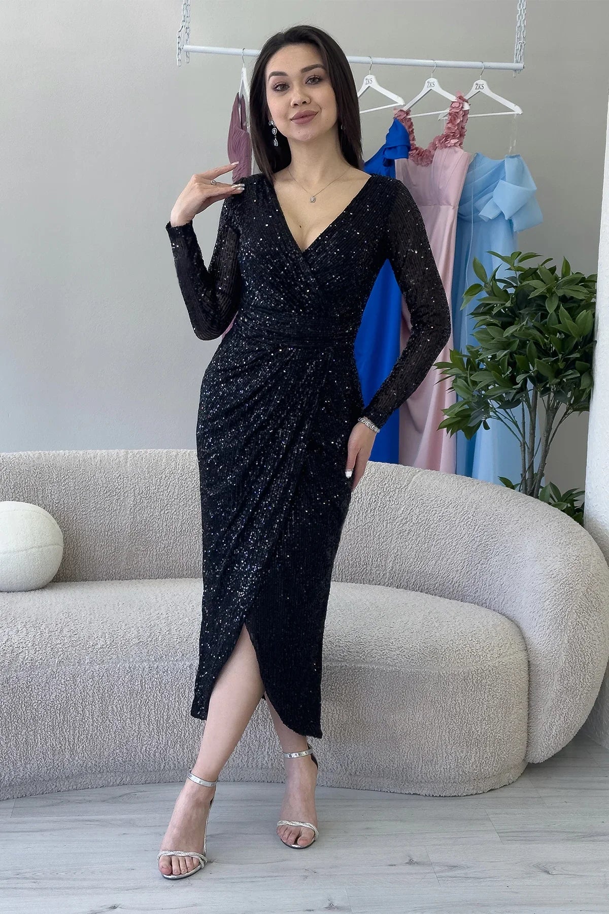 Siyah Kruvaze Yaka Payet Tasarım Uzun Kollu Abiye Elbise