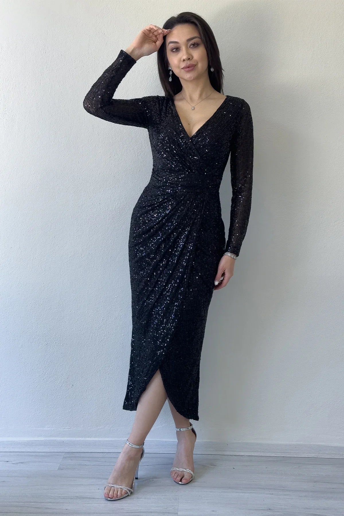 Siyah Kruvaze Yaka Payet Tasarım Uzun Kollu Abiye Elbise