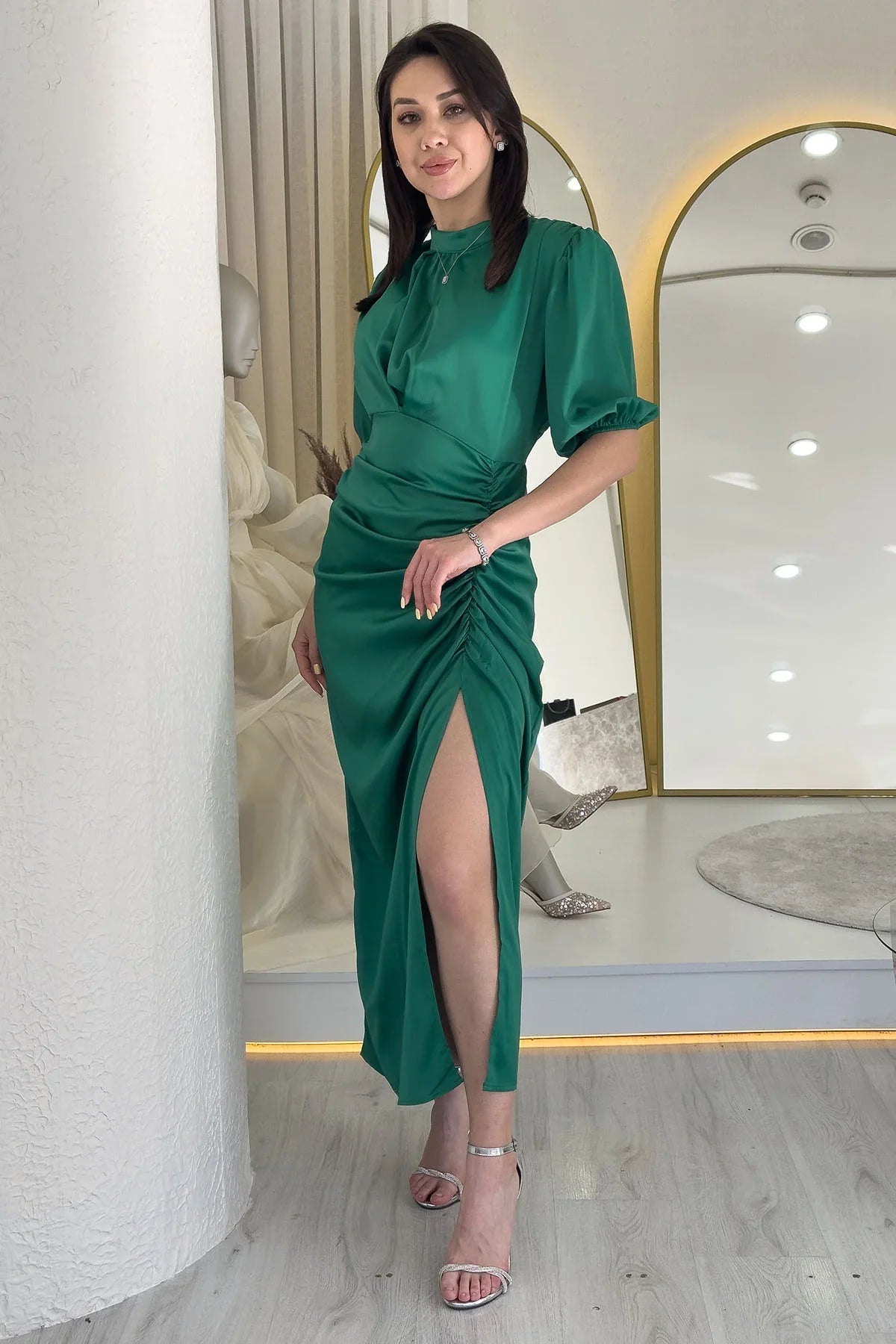 Çimen Yeşili Saten Balon Kol Drapeli Yırtmaç Detaylı Abiye Elbise