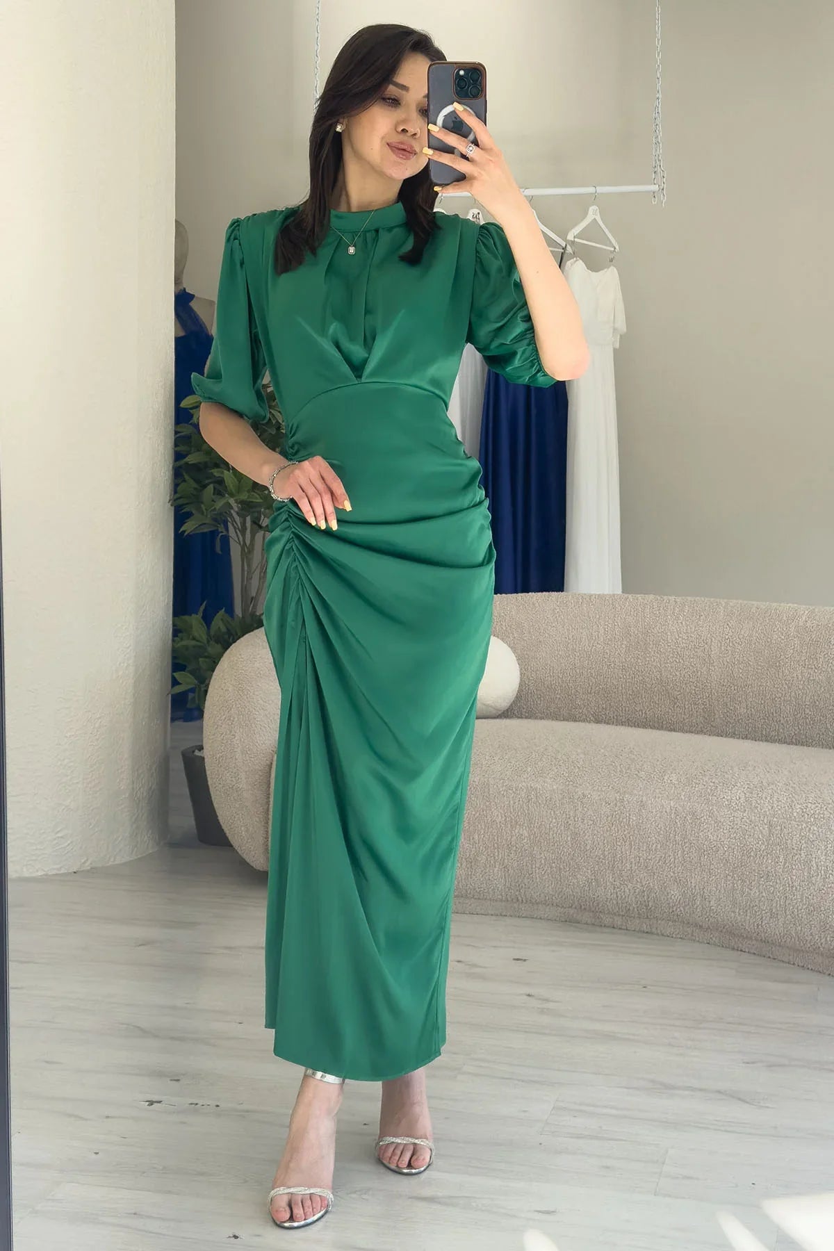 Çimen Yeşili Saten Balon Kol Drapeli Yırtmaç Detaylı Abiye Elbise