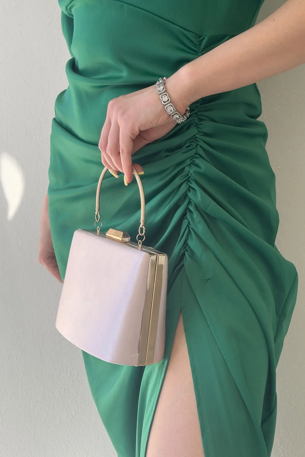 Çimen Yeşili Saten Balon Kol Drapeli Yırtmaç Detaylı Abiye Elbise