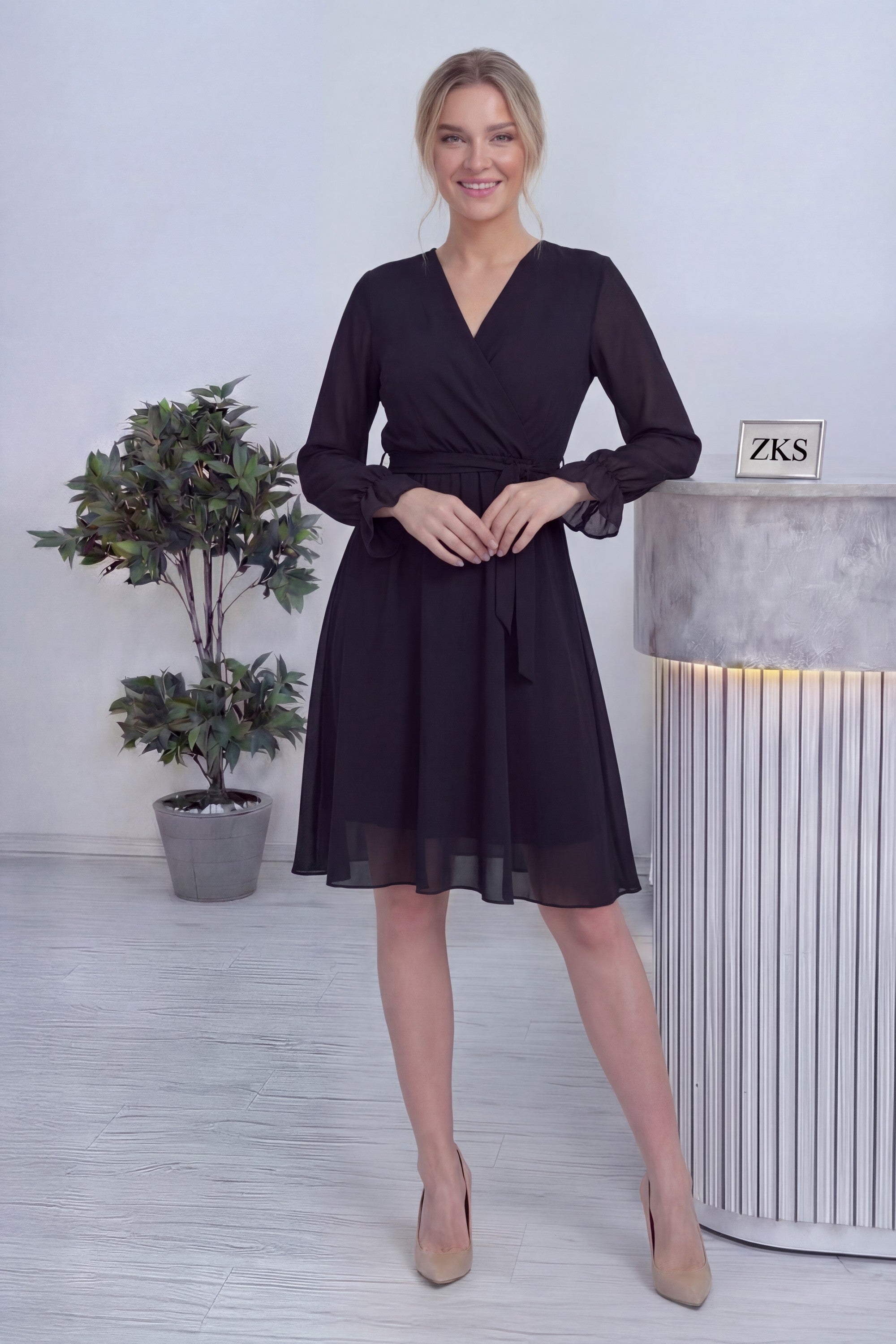 Siyah Kruvaze Yaka Şifon Büyük Beden Kısa Elbise