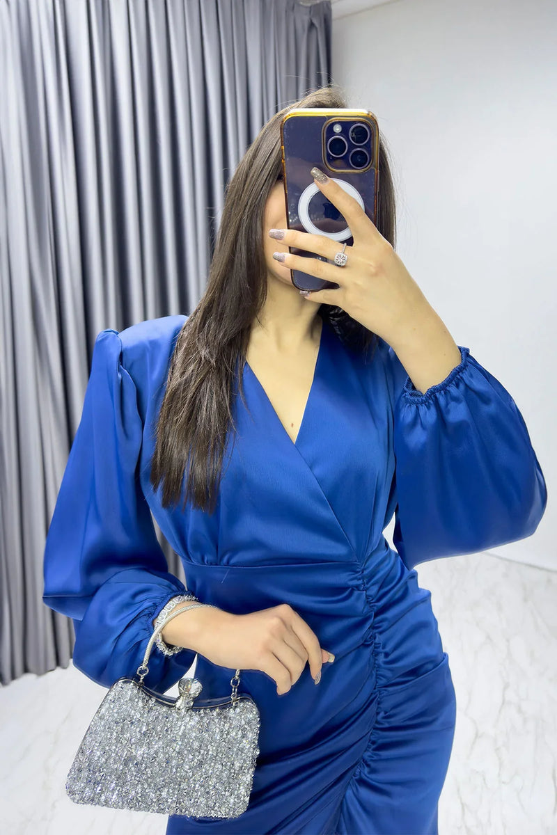 İndigo Kadın Kruvaze Saten Drapeli Yırtmaç Detaylı Balon Kol Büyük Beden Elbise

