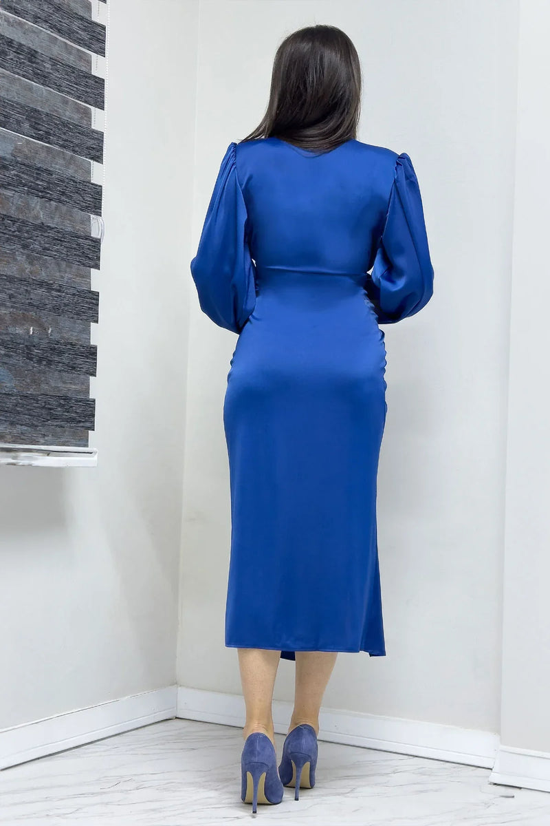 İndigo Kadın Kruvaze Saten Drapeli Yırtmaç Detaylı Balon Kol Büyük Beden Elbise

