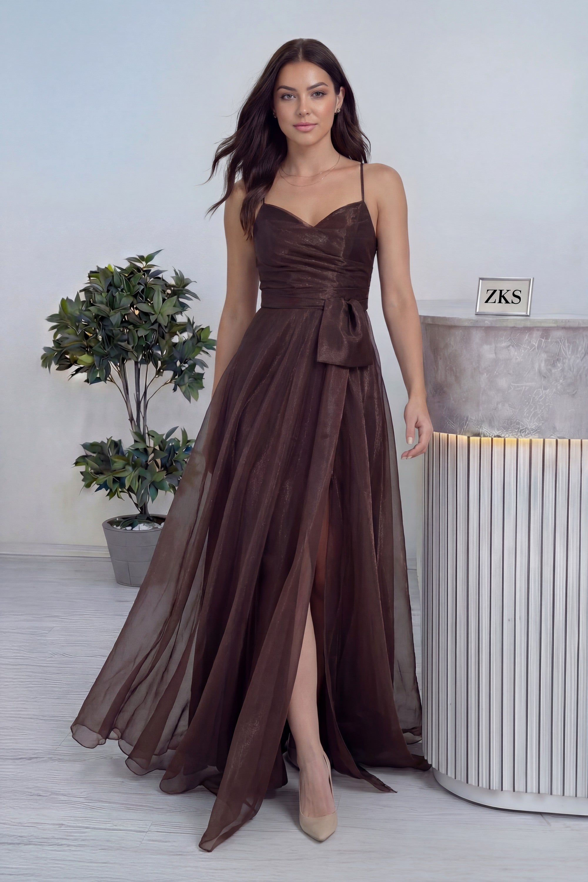 Kadın Kahverengi Askılı Yırtmaçlı Abiye Elbise