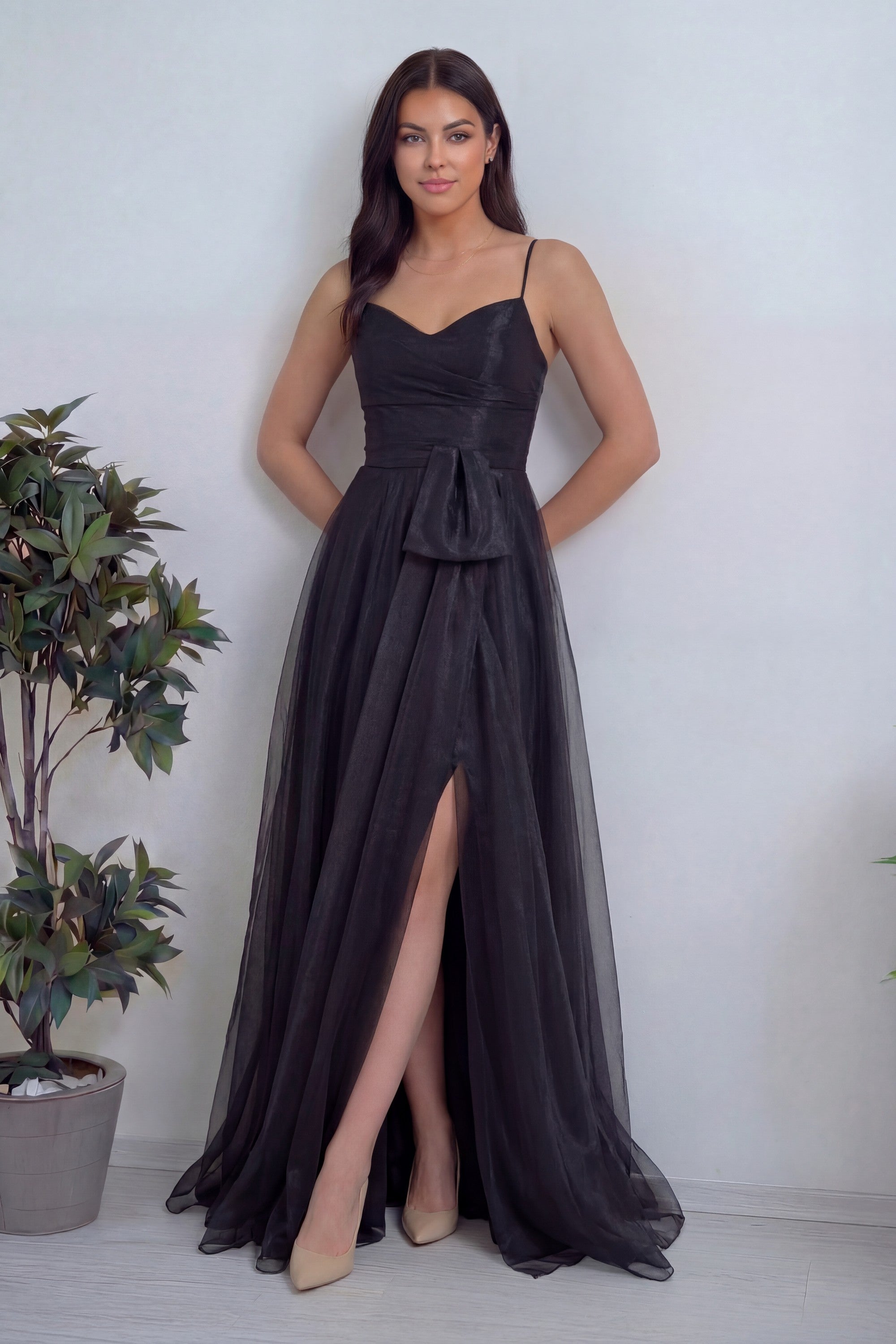 Kadın Siyah Askılı Yırtmaçlı Abiye Elbise