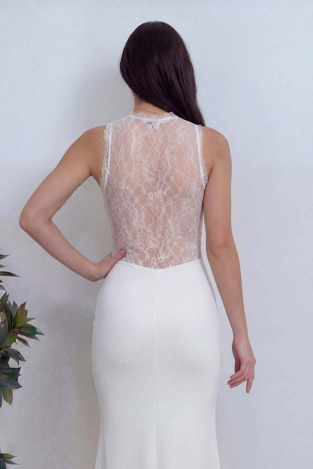 Transparan sırtı dantel detaylı kolsuz balık beyaz nikah abiyesi