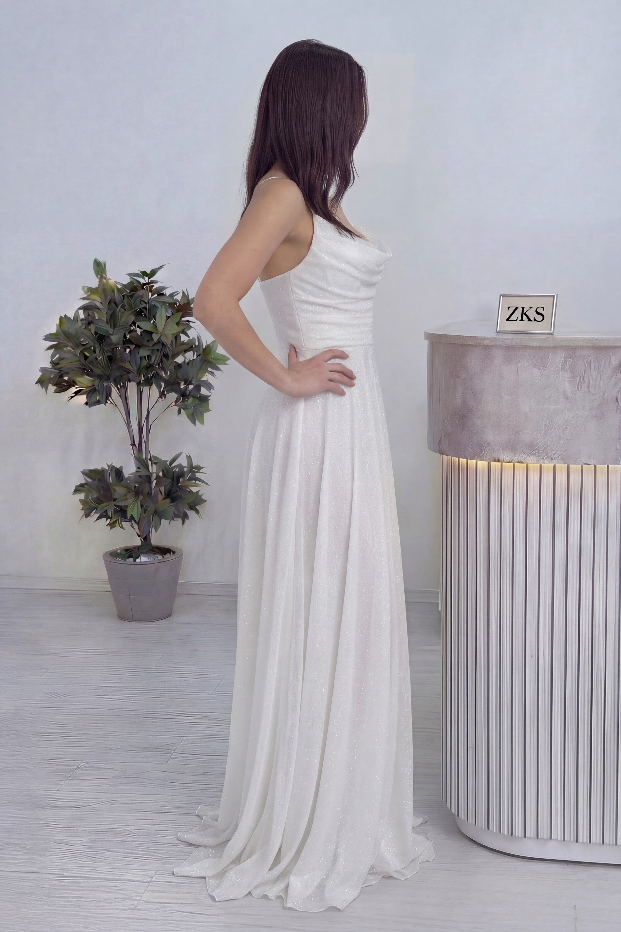 Yan duruş ince askılı simli yırtmaçlı nikah için beyaz abiye 