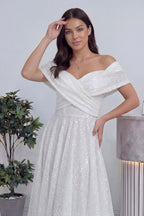 Pul işlemeli beyaz düşük omuz kadın abiye elbise yakın detay 