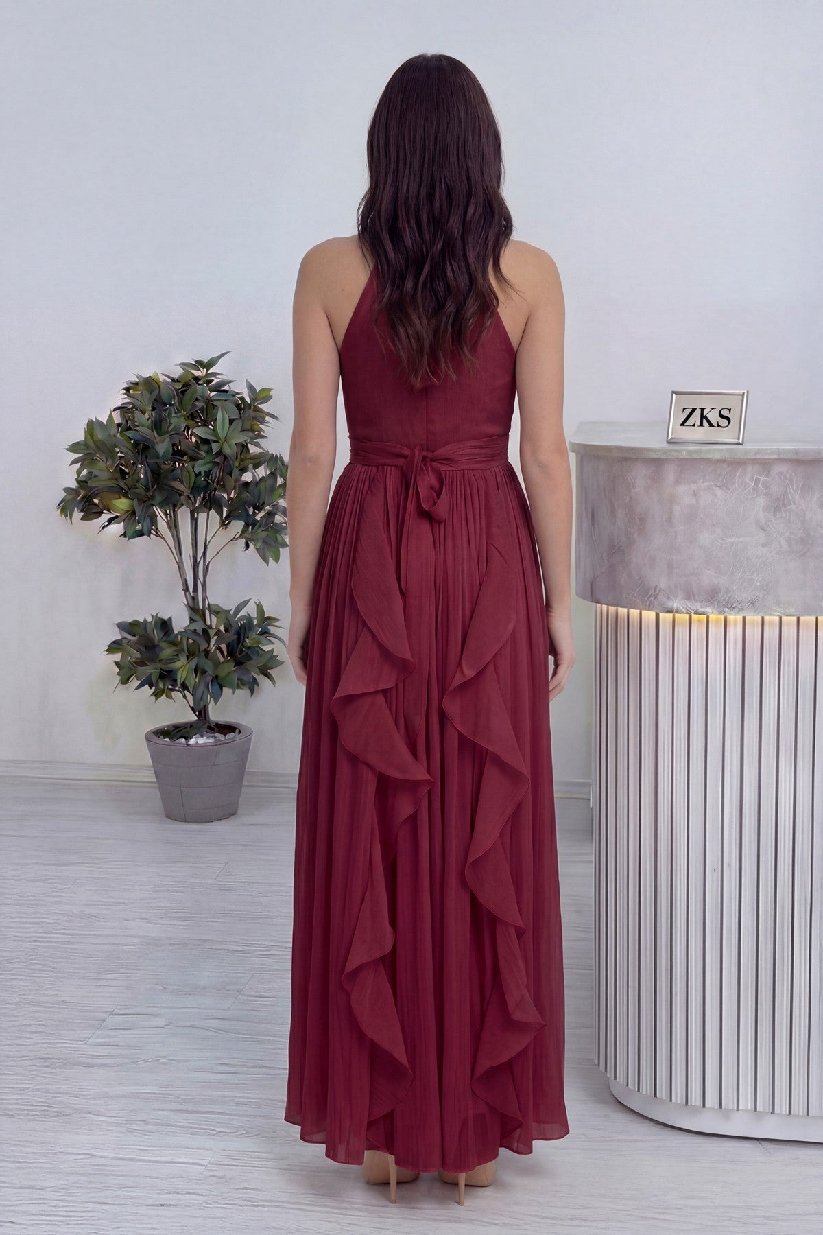 Bordo Halter Yaka Fırfırlı Şifon Uzun Abiye – Mezuniyet Arka 