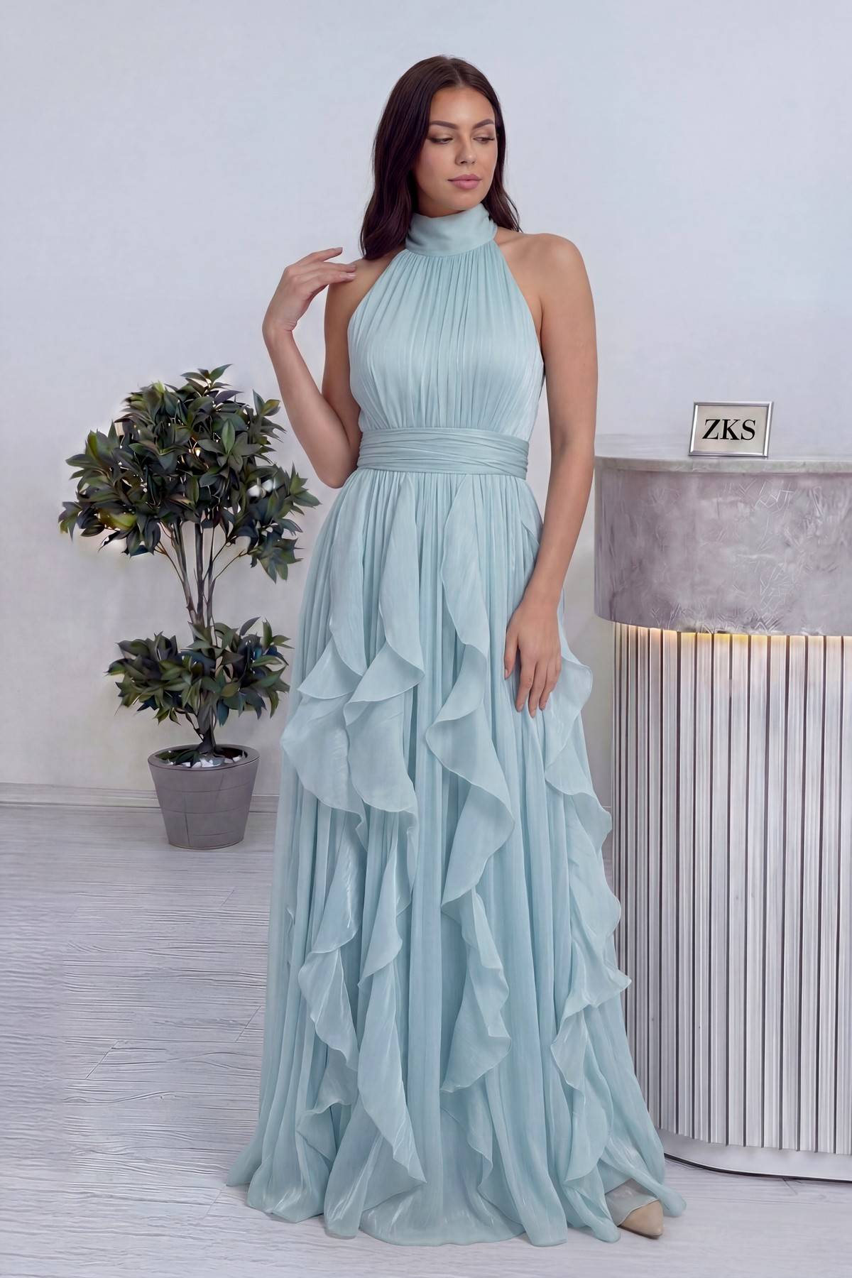 Su Yeşili Halter Yaka Fırfırlı Şifon Uzun Abiye Davet İçin
