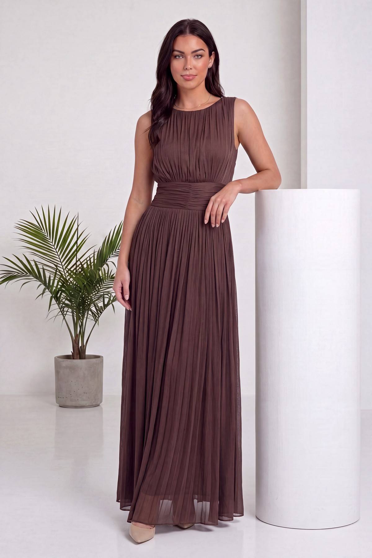 Kahverengi piliseli uzun boy bele oturtma detaylı A kesim davet elbisesi kadın abiye
