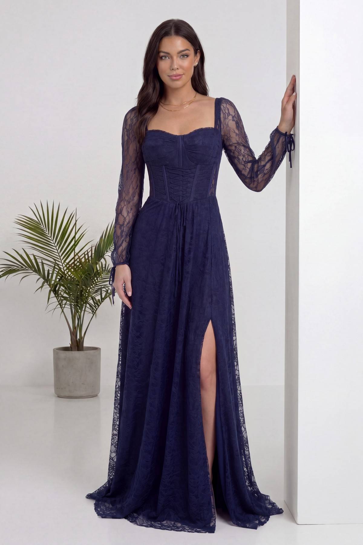 Lacivert Dantel Kumaş Korse Detaylı Uzun Yırtmaçlı Abiye Elbise