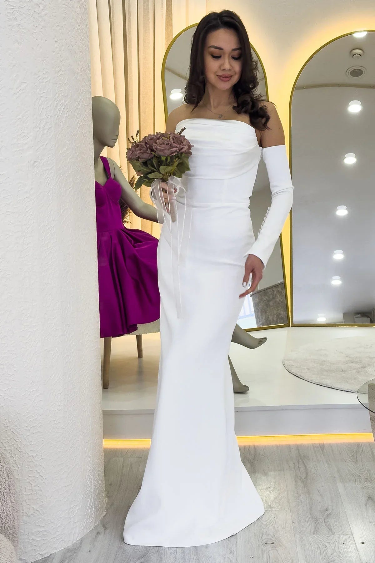 Kadın Beyaz Straplez Kol Aksesuarlı Balık Saten Alya Elbise