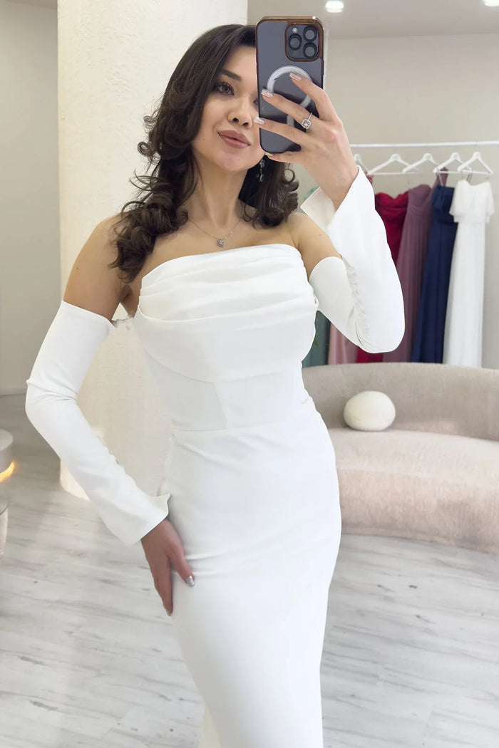 Kadın Beyaz Straplez Kol Aksesuarlı Balık Saten Alya Elbise
