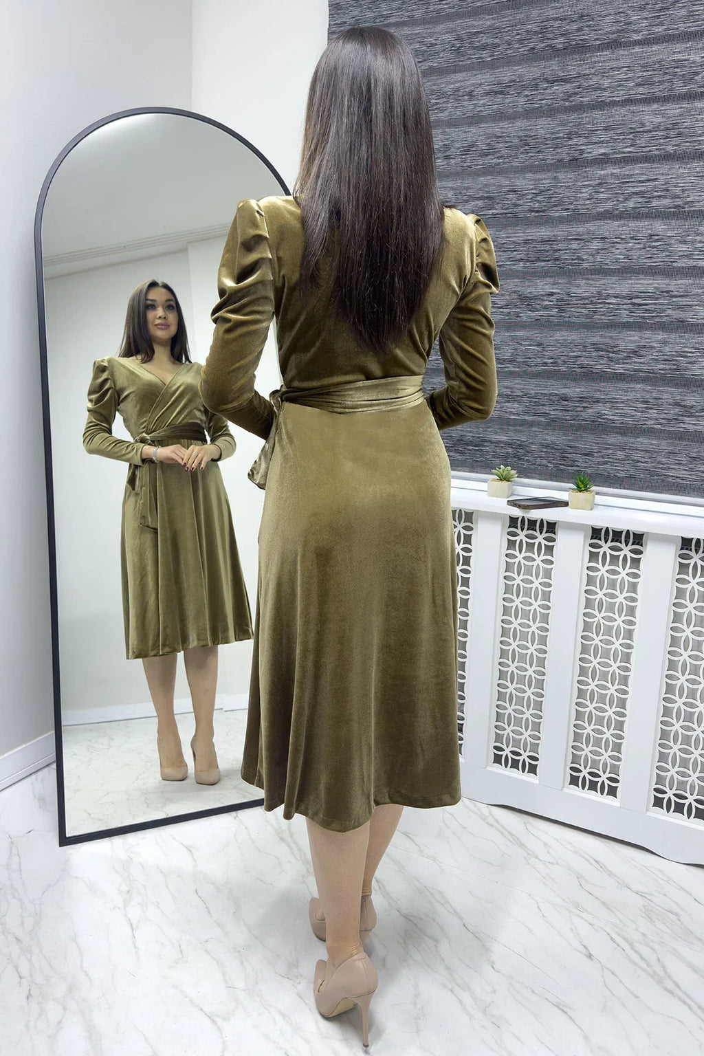 Bal Köpüğü Kadın Karpuz Kol Kruvaze Kadife Kuşaklı Büyük Beden Elbise

