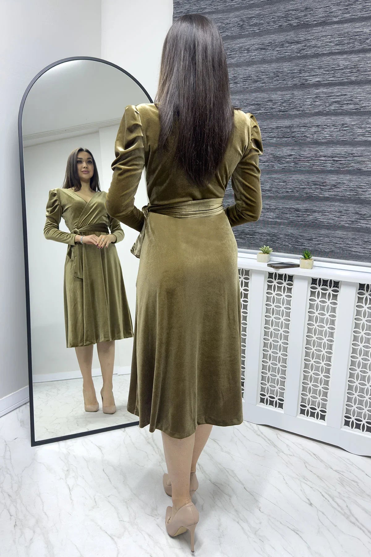 Bal Köpüğü Kadın Karpuz Kol Kruvaze Kadife Kuşaklı Büyük Beden Elbise

