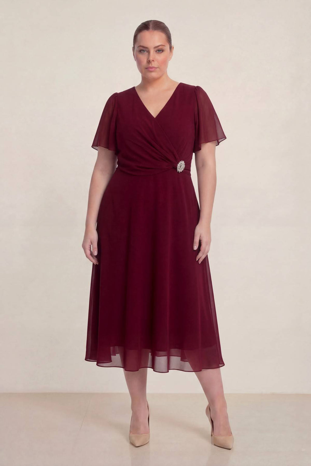 Büyük Beden Bordo Şifon Midi Abiye – Kruvaze Broş Detaylı