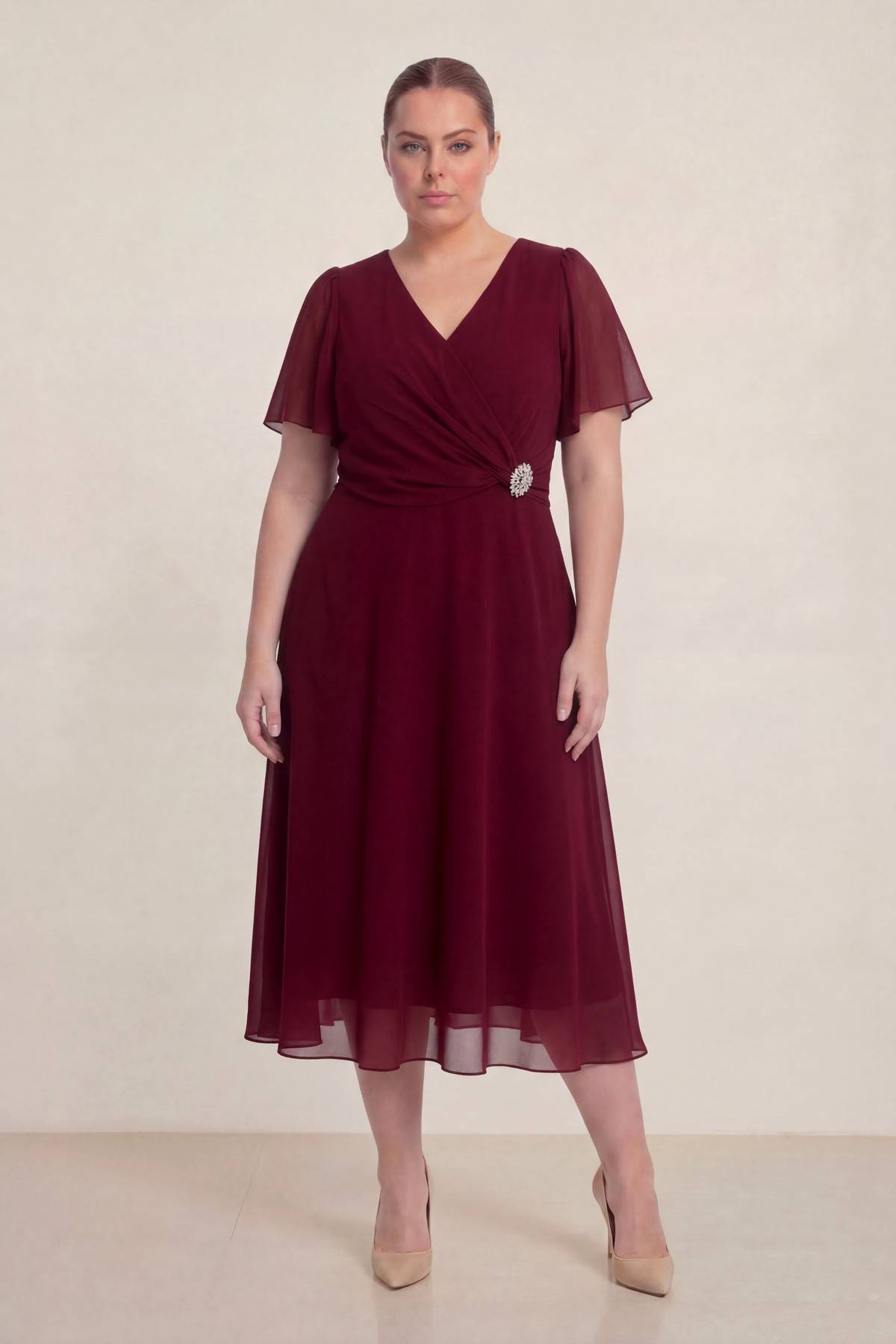 Büyük Beden Bordo Şifon Midi Abiye – Kruvaze Broş Detaylı