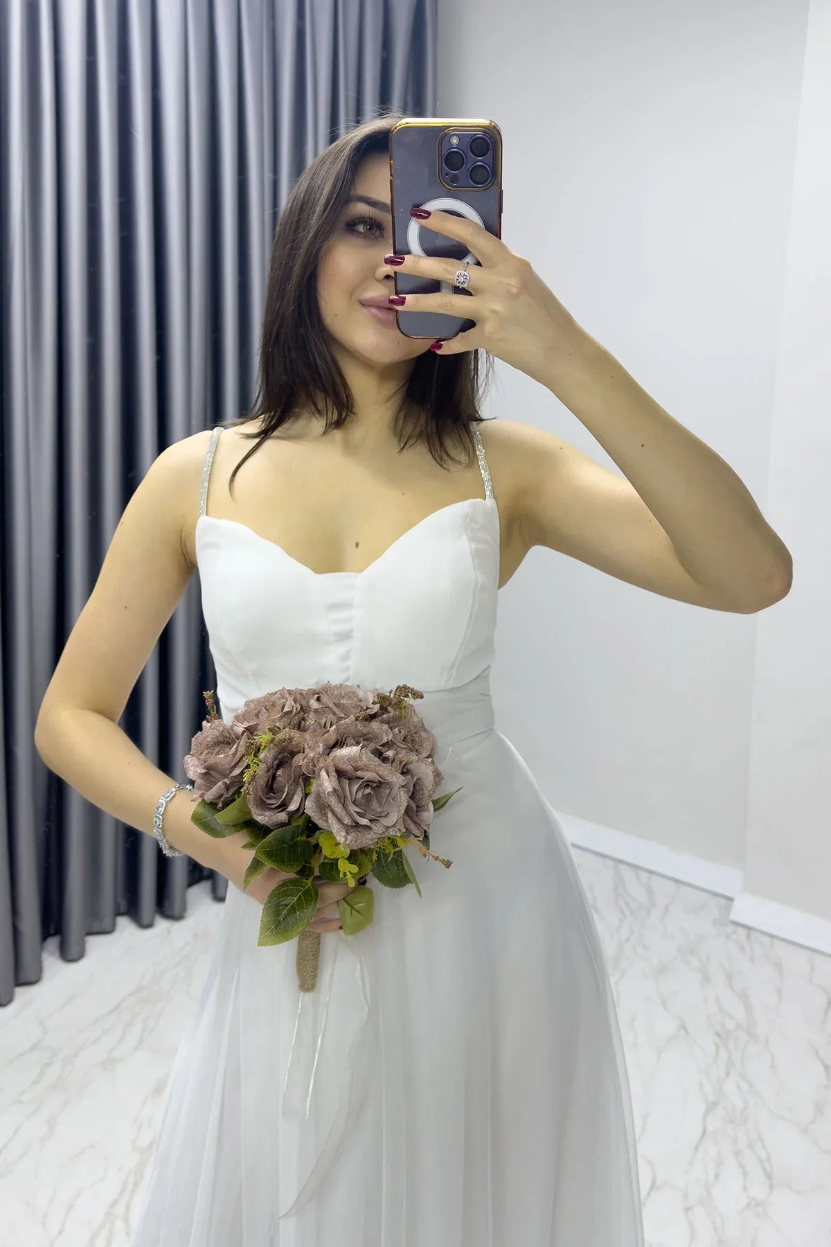 Kadın Beyaz Taş Askılı Ayarlanabilir Yırtmaçlı Büyük Beden Abiye Elbise

