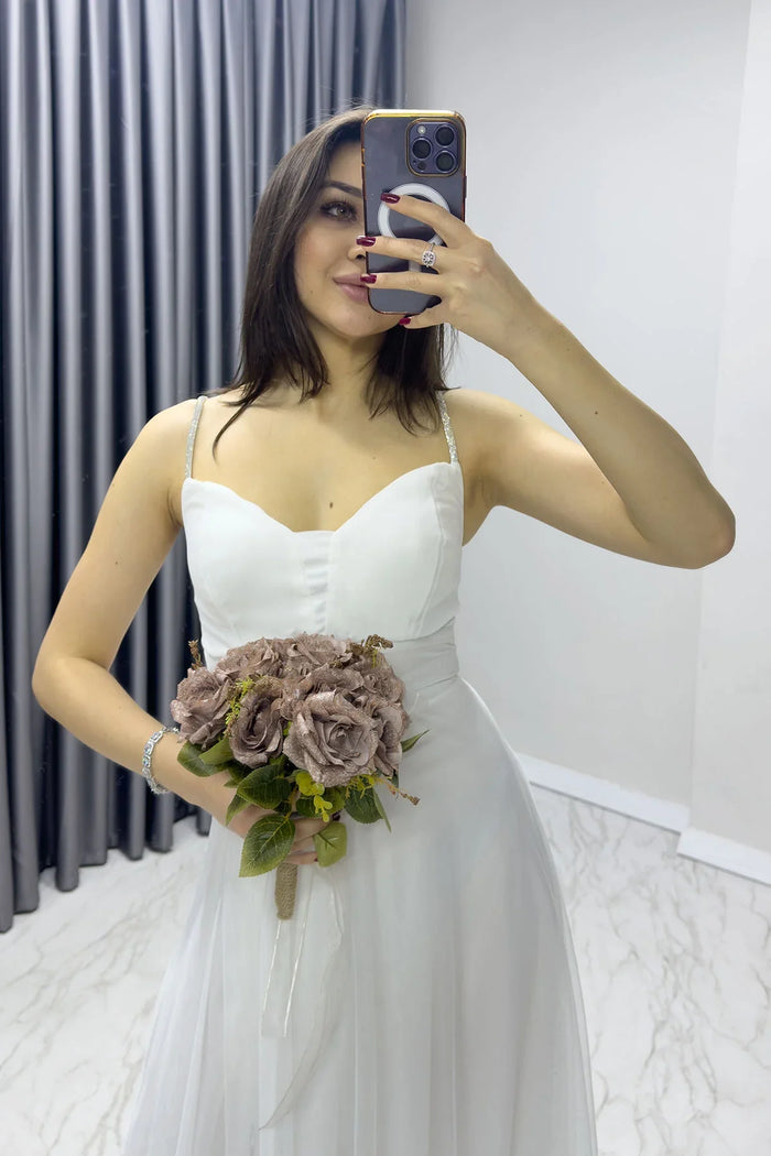 Kadın Beyaz Taş Askılı Ayarlanabilir Yırtmaçlı Büyük Beden Abiye Elbise

