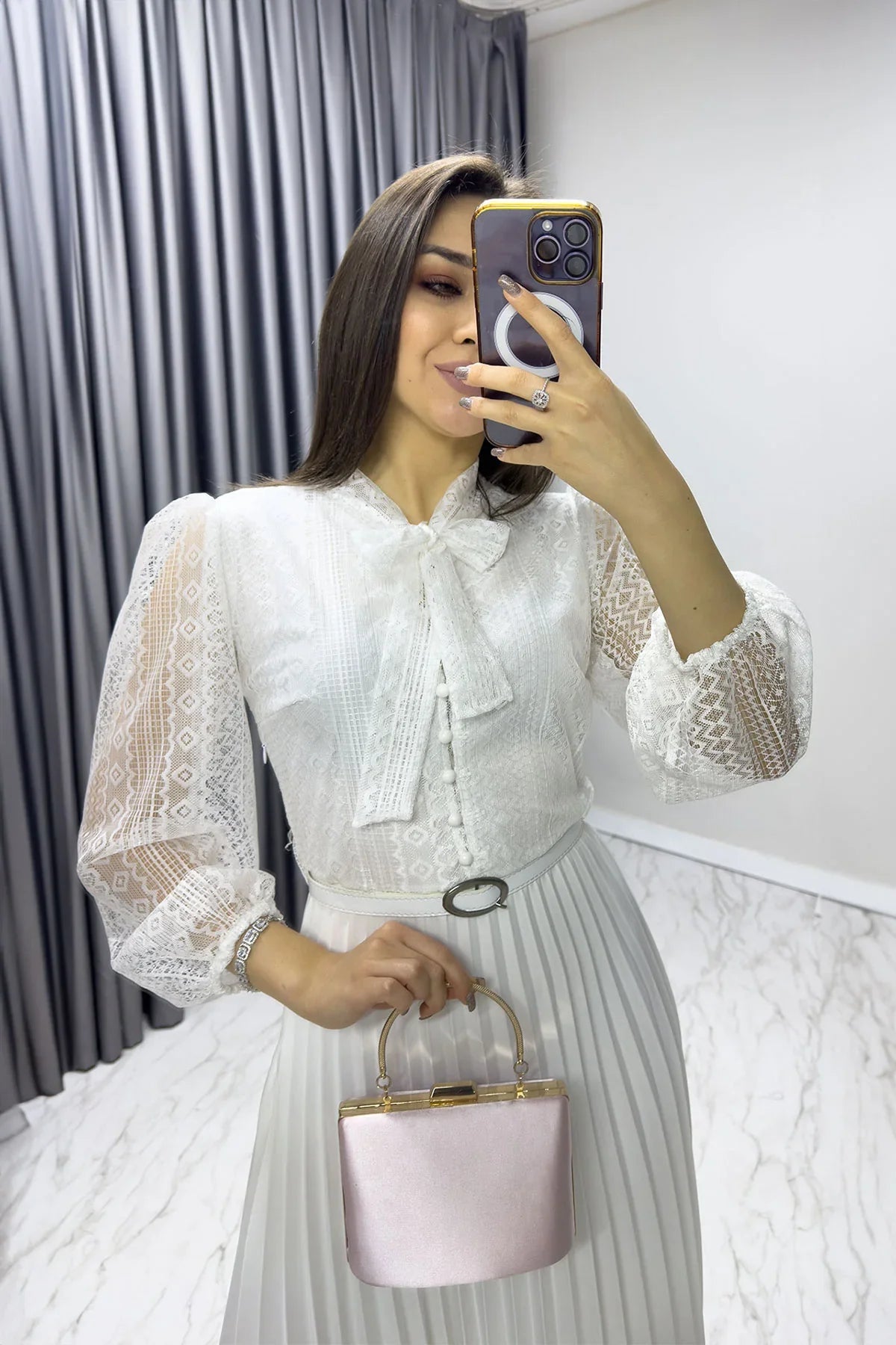 Beyaz Boyundan Bağlamalı Fransız Güpür Piliseli Abiye Elbise

