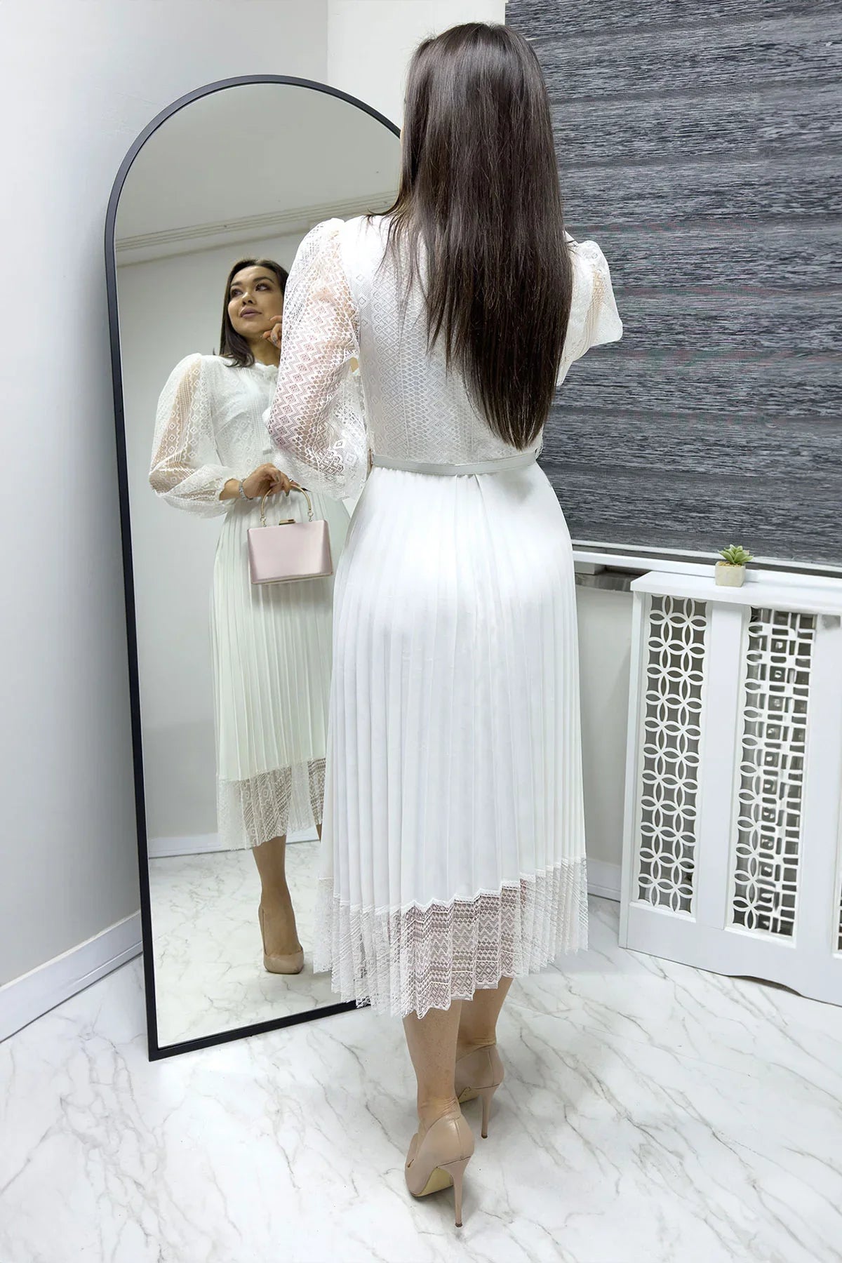 Beyaz Boyundan Bağlamalı Fransız Güpür Piliseli Abiye Elbise

